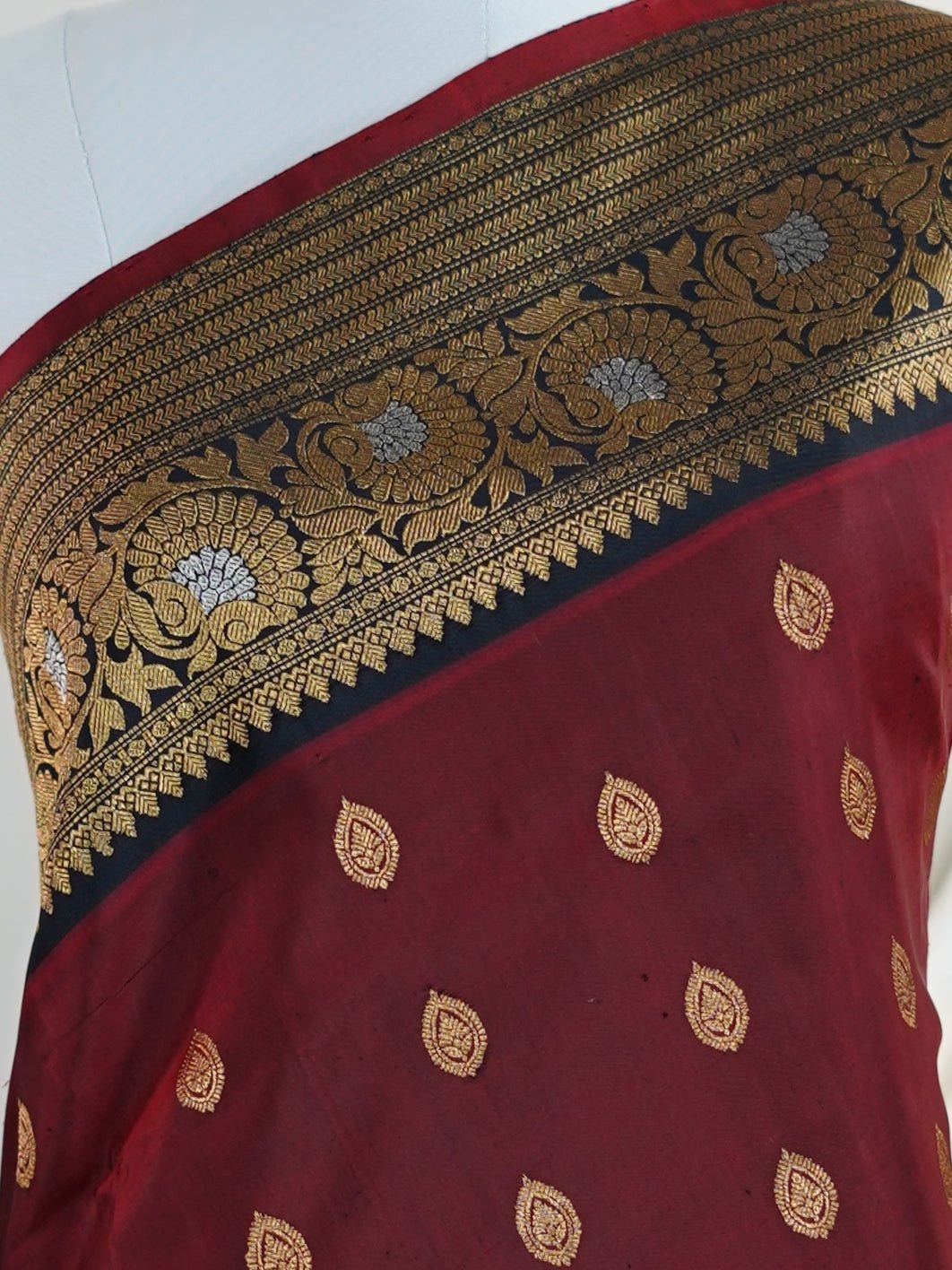 Gadwal Silk  100% Pure Silk  - Manoranjitham Weaves - Handloom Store