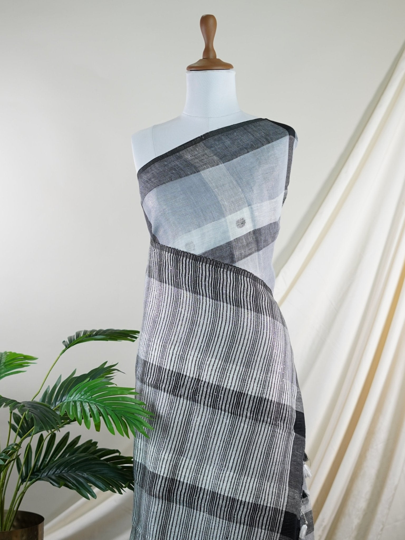 Linen Black 100% Pure Linen - Manoranjitham Weaves - Handloom Store