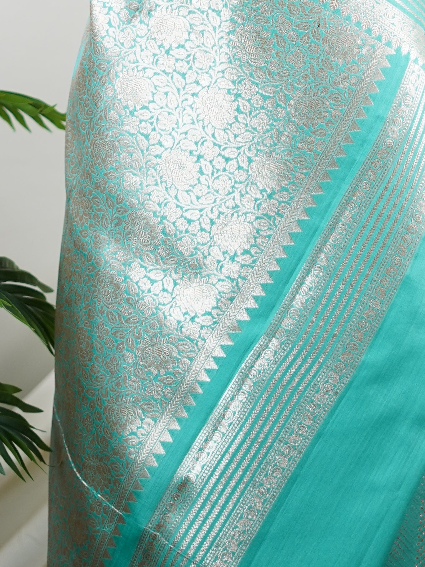 Chiniya Silk Green 100% Pure Katan Soft Silk - Manoranjitham Weaves - Handloom Store