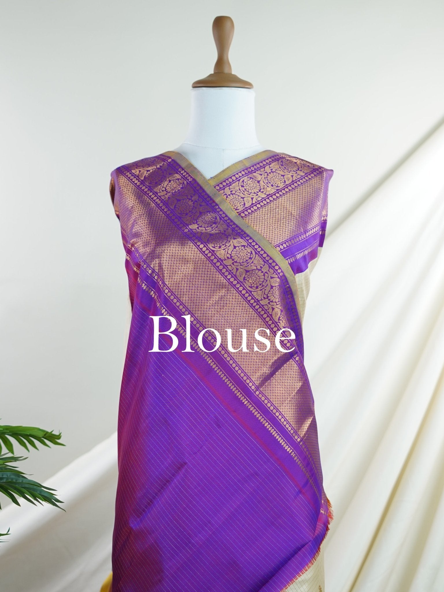 Gadwal Silk Ivory 100% Pure Silk  - Manoranjitham Weaves - Handloom Store