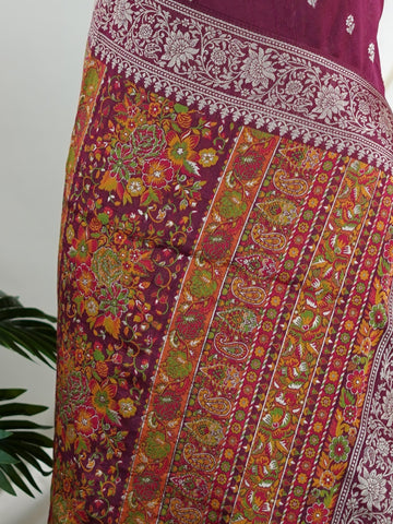Georgette This Tussar Georgette saree from Varanasi brings together the textured richness of tussar silk with the fluid grace of georgette. Woven on a powerloom, it drapes light and airy, perfect for effortless elegance. Ideal for both day events and evening gatherings, it reflects quiet sophistication with a modern twist on tradition. Kalyani - Georgette Saree | Handwoven | Varanasi - Manoranjitham Weaves - Handloom Store