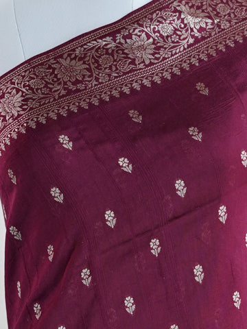 Georgette This Tussar Georgette saree from Varanasi brings together the textured richness of tussar silk with the fluid grace of georgette. Woven on a powerloom, it drapes light and airy, perfect for effortless elegance. Ideal for both day events and evening gatherings, it reflects quiet sophistication with a modern twist on tradition. Kalyani - Georgette Saree | Handwoven | Varanasi - Manoranjitham Weaves - Handloom Store