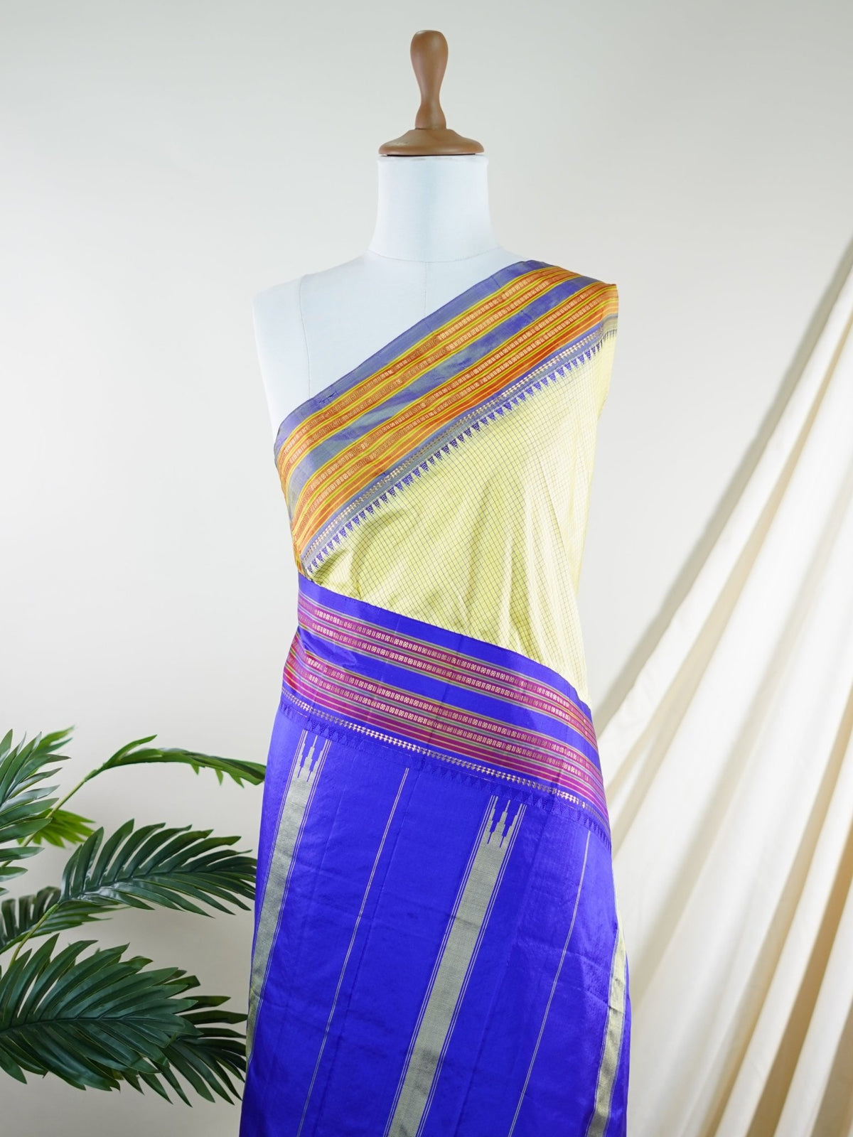 Narayanpet Pista Green 100% Pure Silk  - Manoranjitham Weaves - Handloom Store