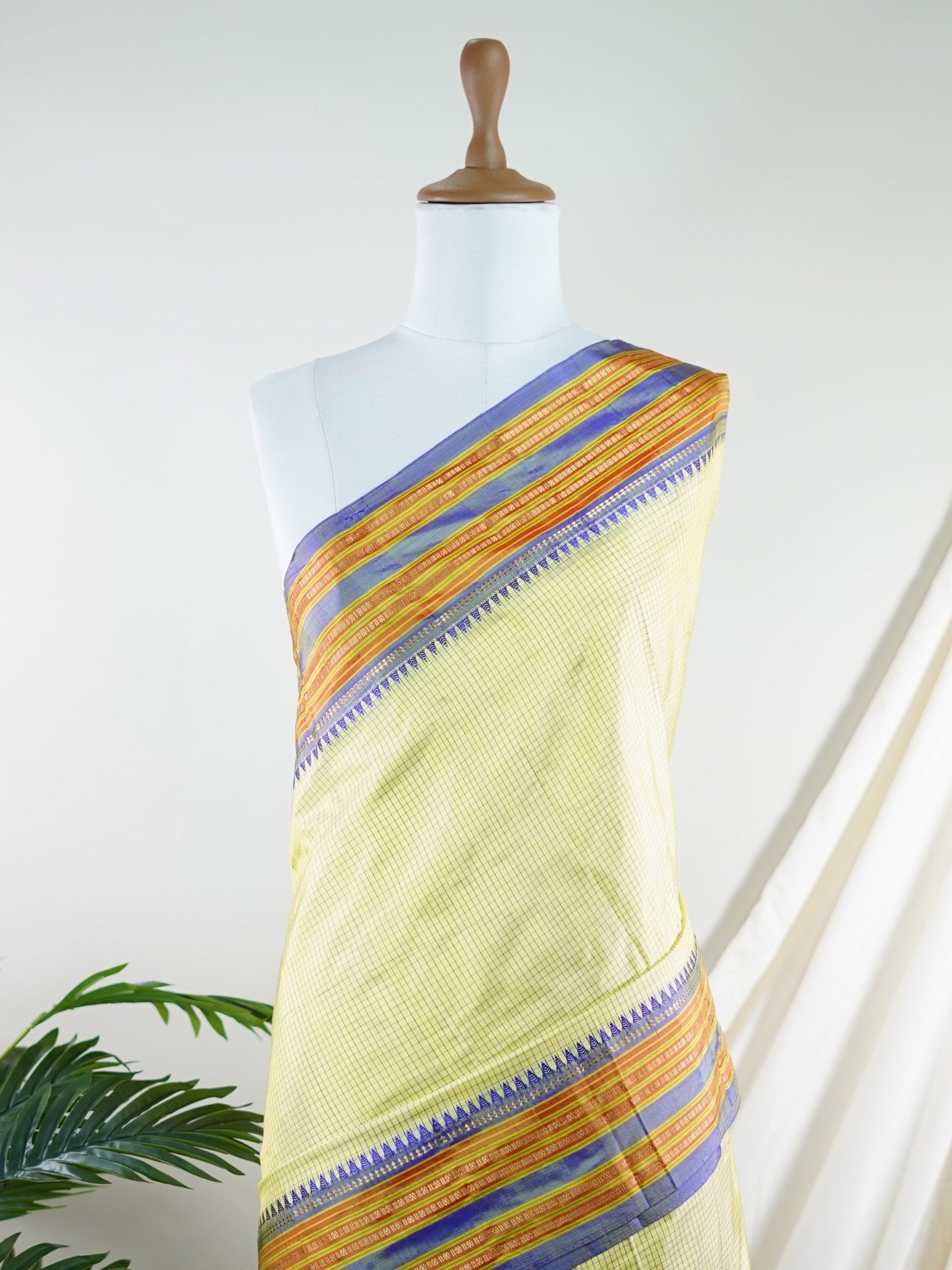 Narayanpet Pista Green 100% Pure Silk  - Manoranjitham Weaves - Handloom Store