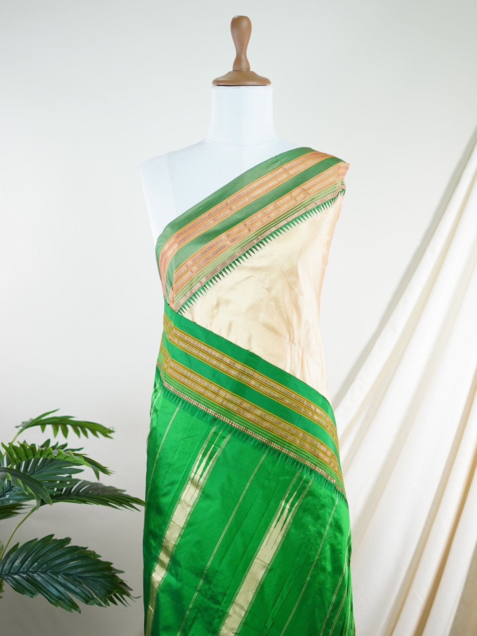 Narayanpet Cream 100% Pure Silk  - Manoranjitham Weaves - Handloom Store