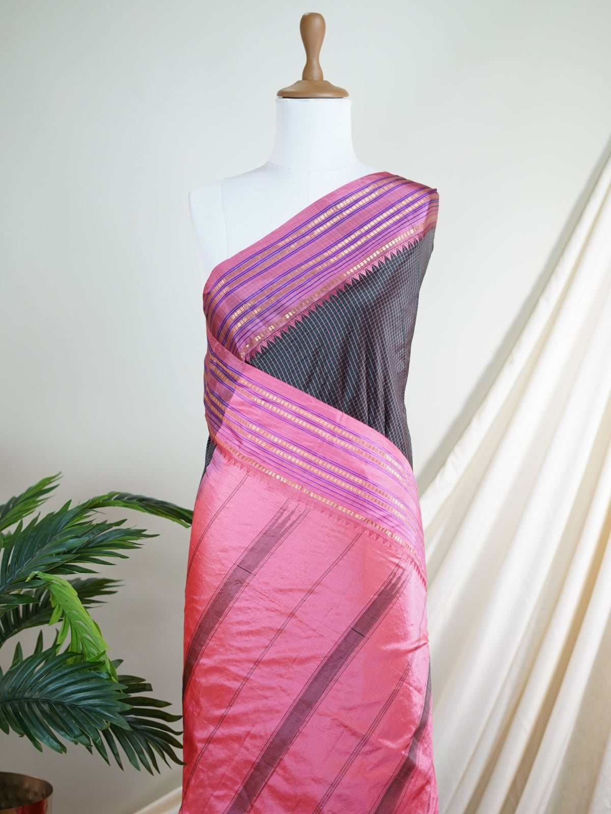 Narayanpet Black 100% Pure Silk  - Manoranjitham Weaves - Handloom Store