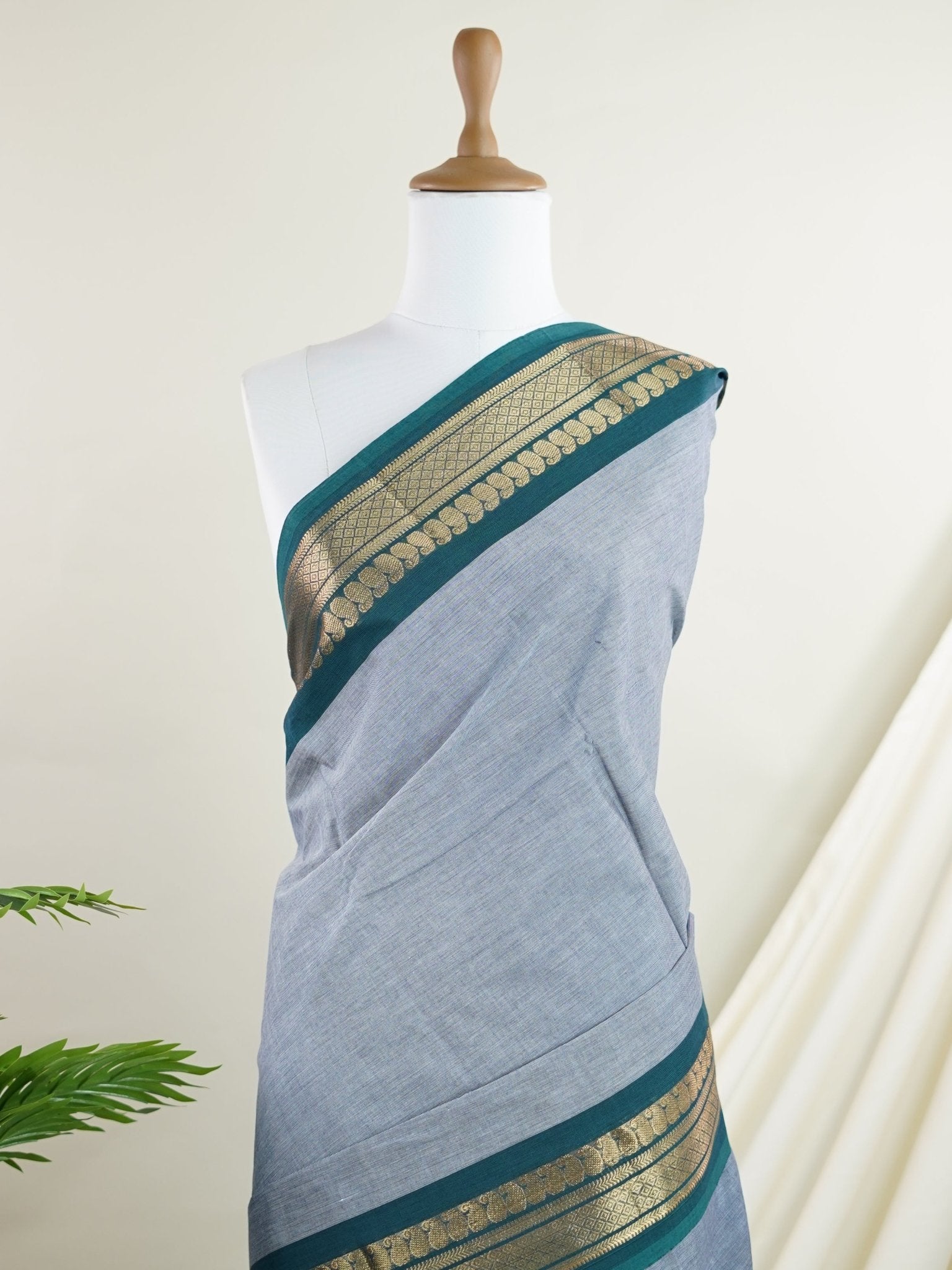 Kanchipuram Cottons Grey 100% Pure Cotton - Manoranjitham Weaves - Handloom Store