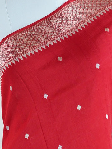 Georgette This Tussar Georgette saree from Varanasi brings together the textured richness of tussar silk with the fluid grace of georgette. Woven on a powerloom, it drapes light and airy, perfect for effortless elegance. Ideal for both day events and evening gatherings, it reflects quiet sophistication with a modern twist on tradition. Karpagam - Georgette Saree | Handwoven | Varanasi - Manoranjitham Weaves - Handloom Store
