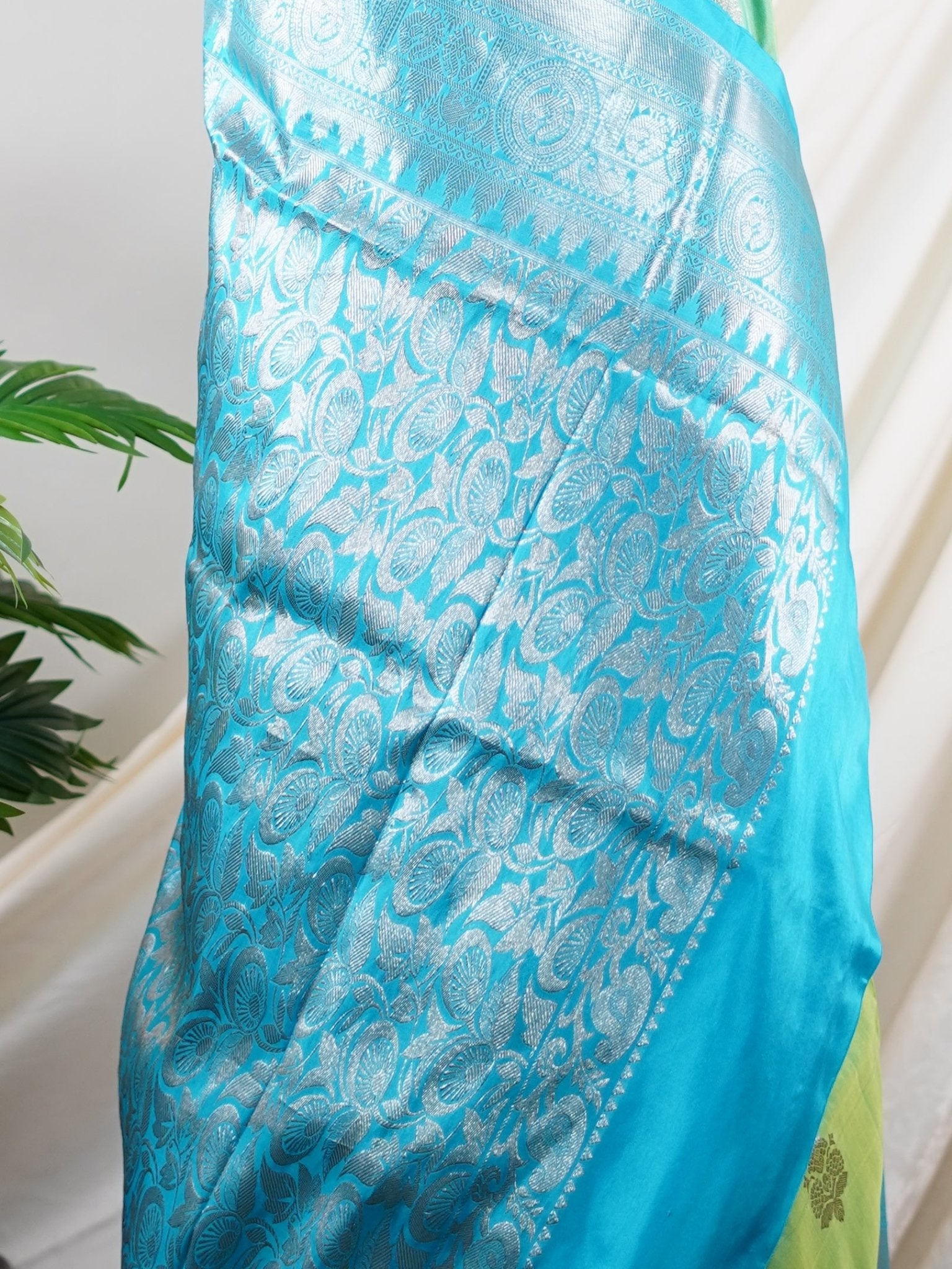 Venkatagiri Silk Freen 100% Pure Silk  - Manoranjitham Weaves - Handloom Store