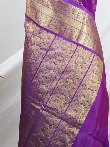 Venkatagiri Silk Woven in the heart of Andhra Pradesh, this Venkatagiri handloom saree is a symbol of regal elegance and heritage. Known for its soft texture and intricate craftsmanship, it drapes gracefully for weddings, pujas, and festive moments. Each thread carries tradition, making it a cherished piece of South Indian artistry. Lightweight yet luxurious — a true sree in every sense. Kavana - Manoranjitham Weaves - Handloom Store