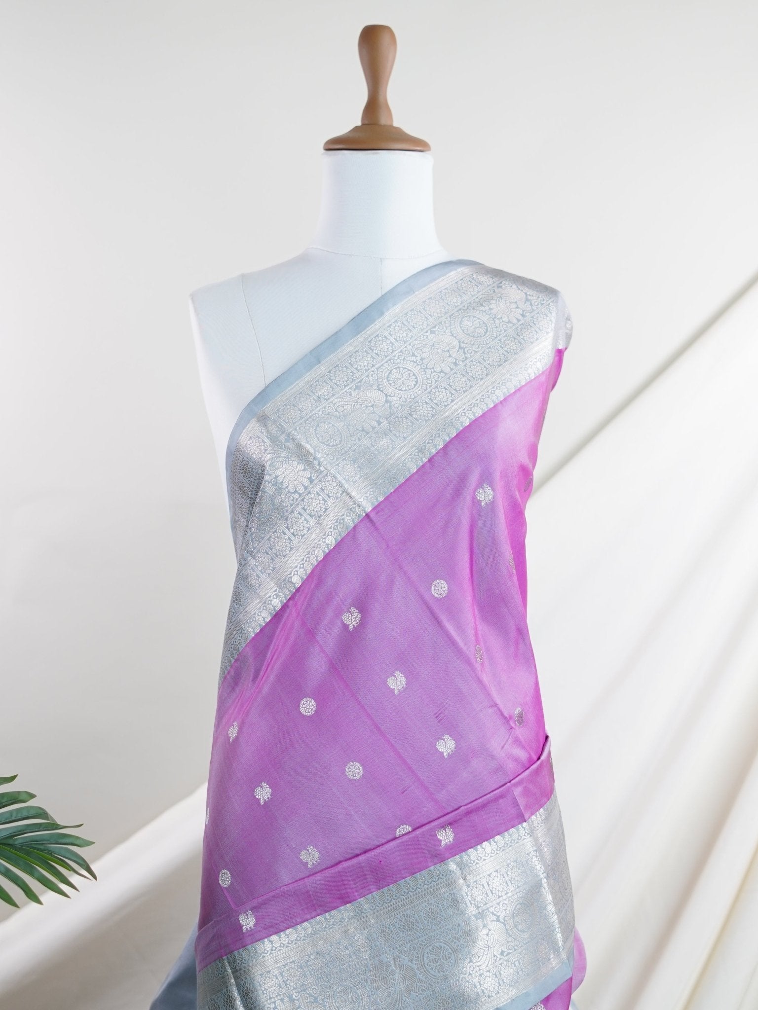 Venkatagiri Silk  100% Pure Silk  - Manoranjitham Weaves - Handloom Store