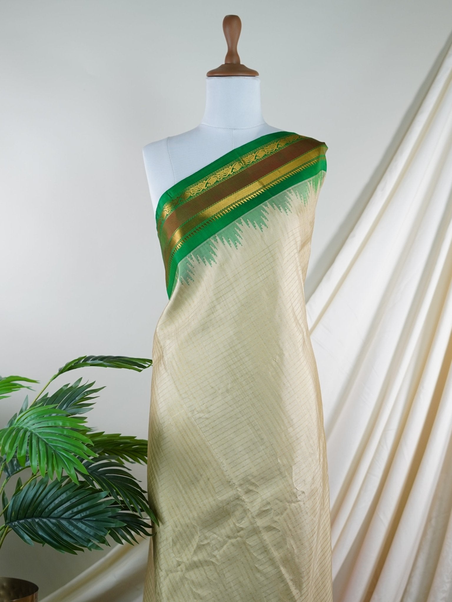 Gadwal Silk  100% Pure Silk  - Manoranjitham Weaves - Handloom Store