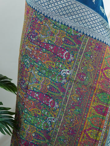 Georgette This Tussar Georgette saree from Varanasi brings together the textured richness of tussar silk with the fluid grace of georgette. Woven on a powerloom, it drapes light and airy, perfect for effortless elegance. Ideal for both day events and evening gatherings, it reflects quiet sophistication with a modern twist on tradition. Kumudini - Georgette Saree | Handwoven | Varanasi - Manoranjitham Weaves - Handloom Store