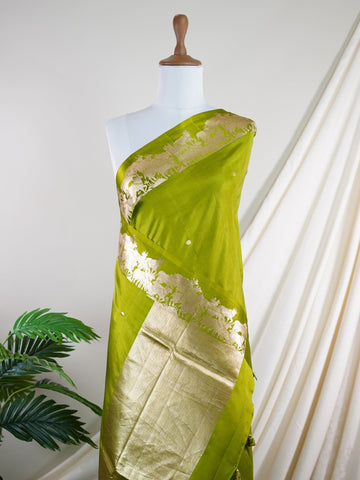 Katan A masterpiece from Varanasi, this Banarasi Katan saree in Pink is a tribute to India's rich handloom legacy. The nan weaving and nan motifs make it a perfect choice for brides and celebrations. Every thread speaks of elegance, tradition, and the skilled hands that bring this saree to life. Lalita - Pink Banarasi Katan Silk Saree | Woven Motifs - Manoranjitham Weaves - Handloom Store