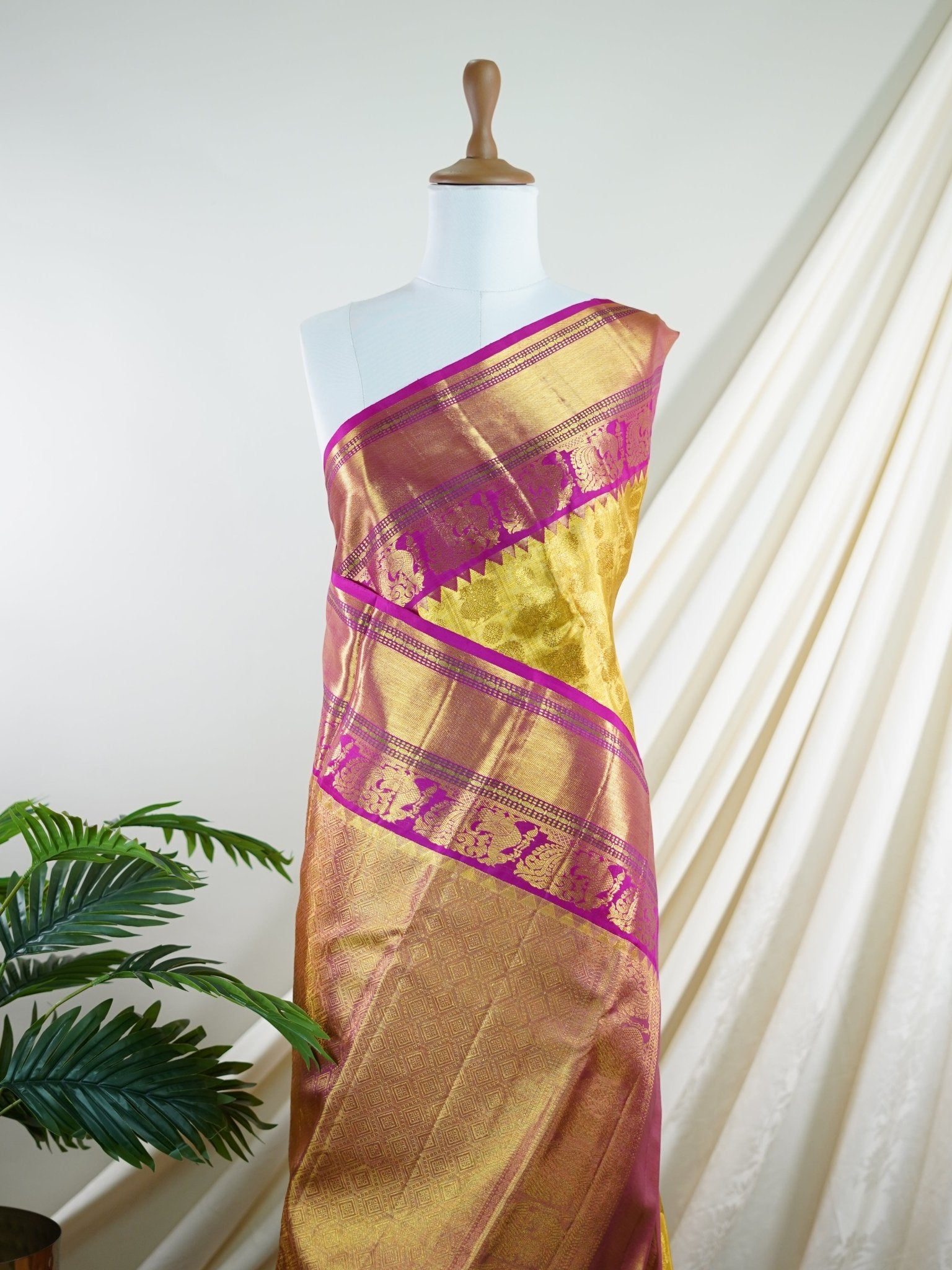 Kanchipuram Silk Gold 100% Pure Silk  - Manoranjitham Weaves - Handloom Store