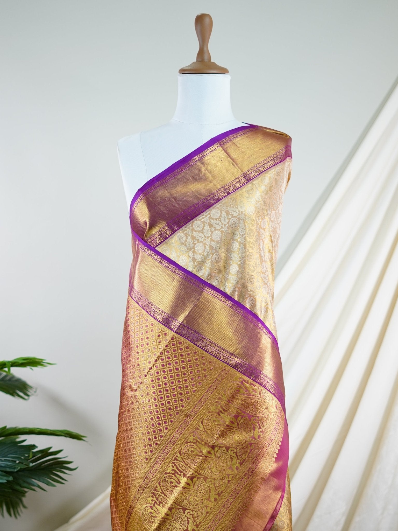 Kanchipuram Silk Gold  100% Pure Silk  - Manoranjitham Weaves - Handloom Store