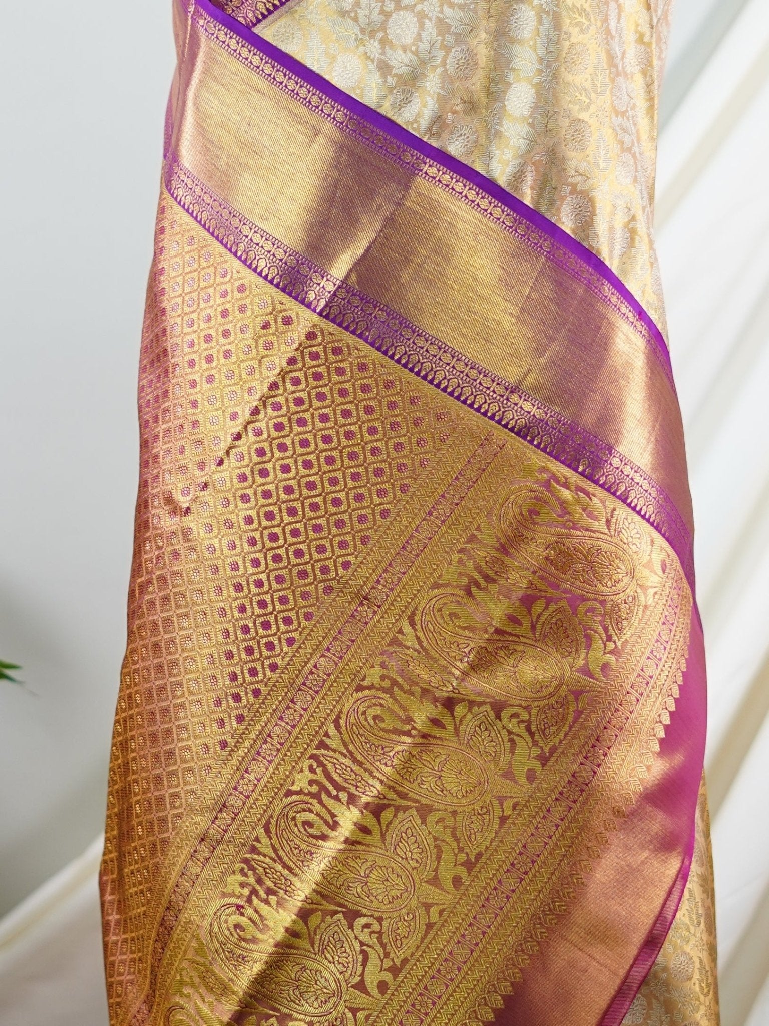 Kanchipuram Silk Gold  100% Pure Silk  - Manoranjitham Weaves - Handloom Store