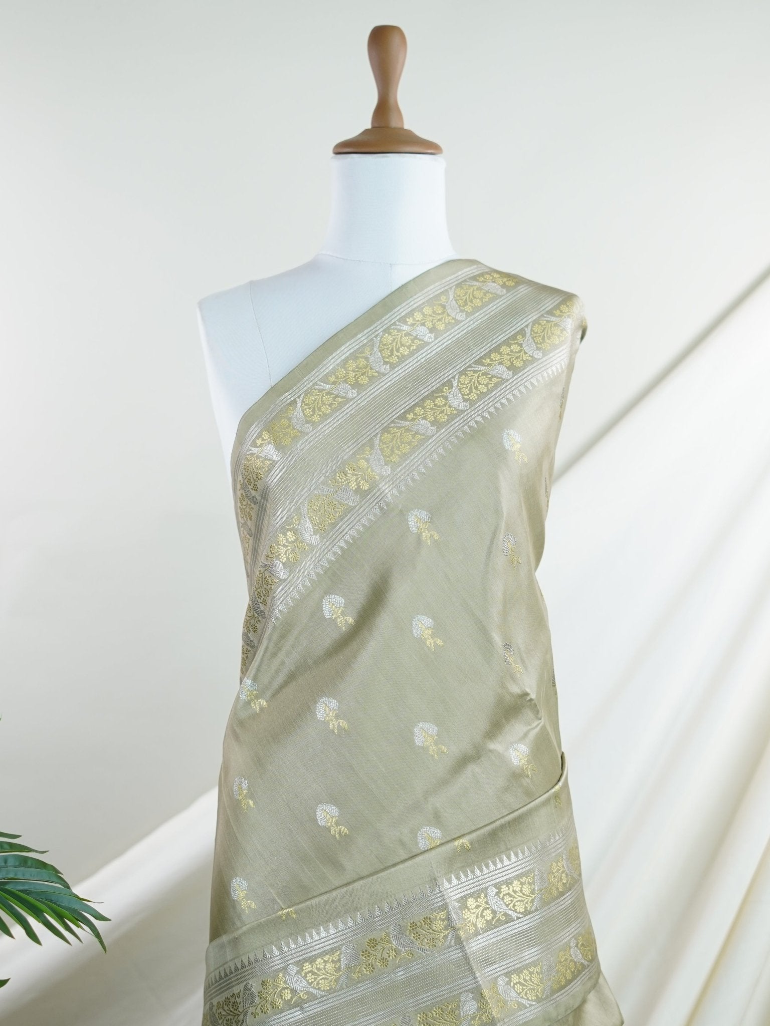 Venkatagiri Silk  100% Pure Silk  - Manoranjitham Weaves - Handloom Store