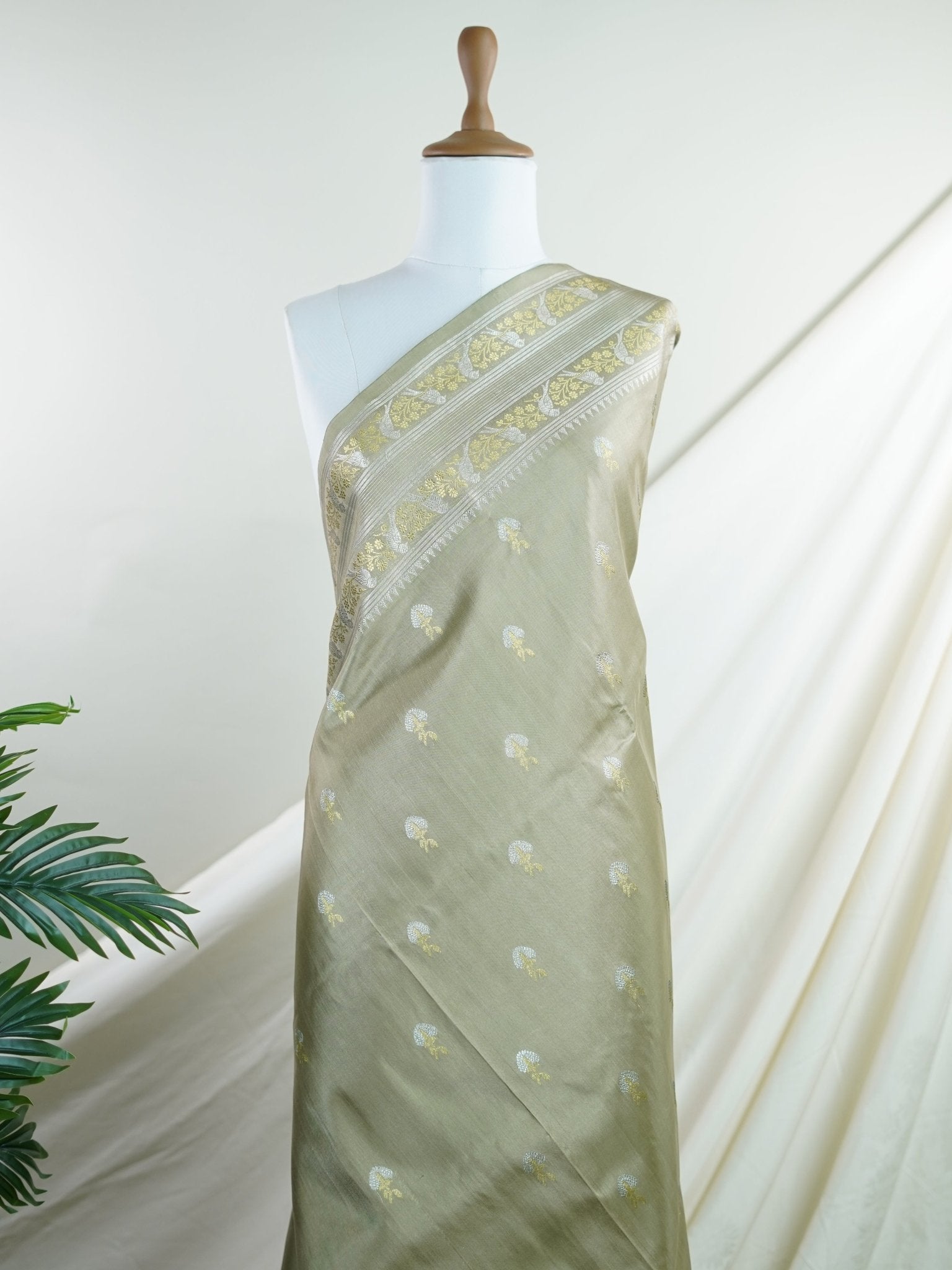 Venkatagiri Silk  100% Pure Silk  - Manoranjitham Weaves - Handloom Store