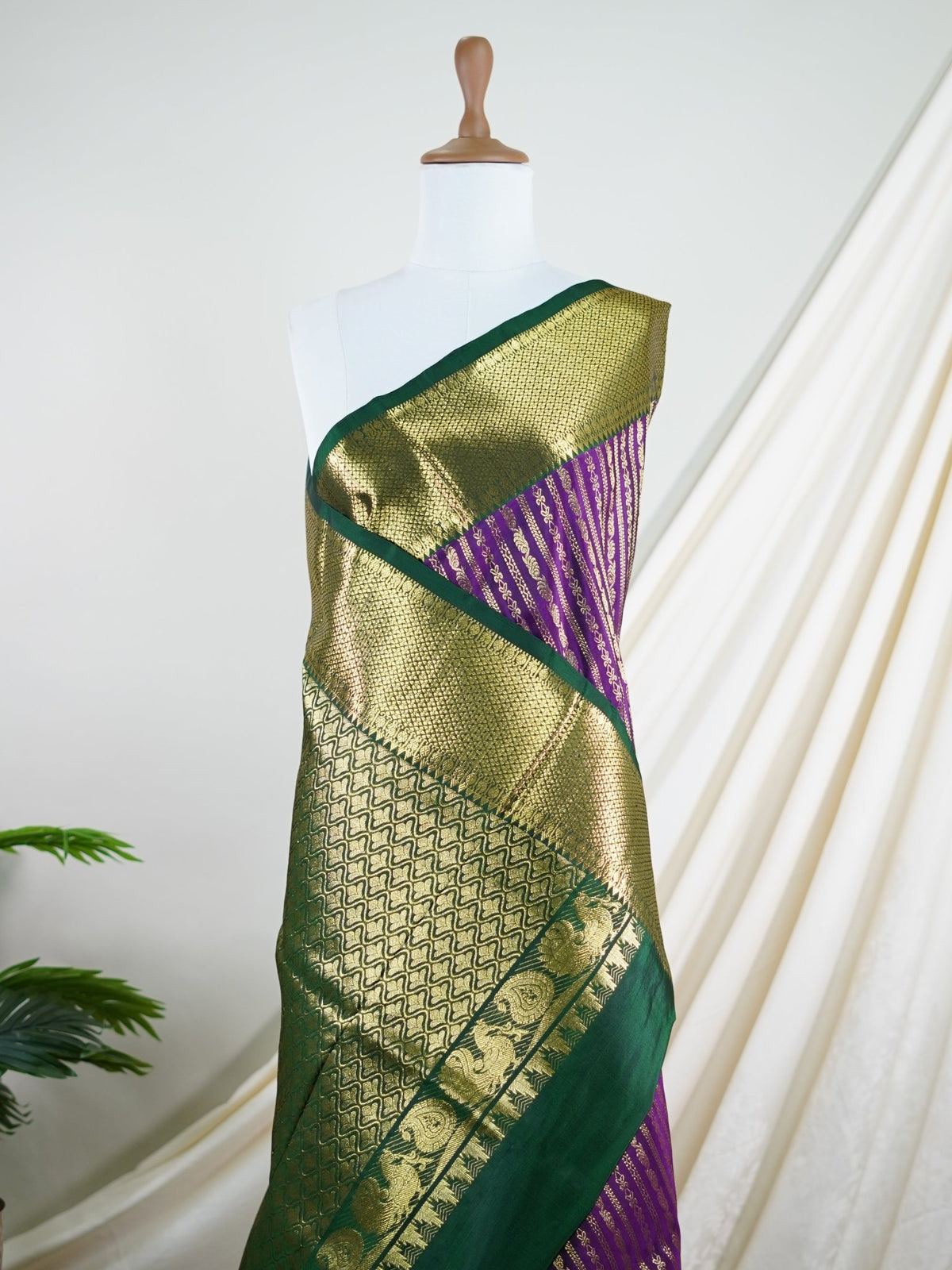 Venkatagiri Silk Maroon 100% Pure Silk  - Manoranjitham Weaves - Handloom Store