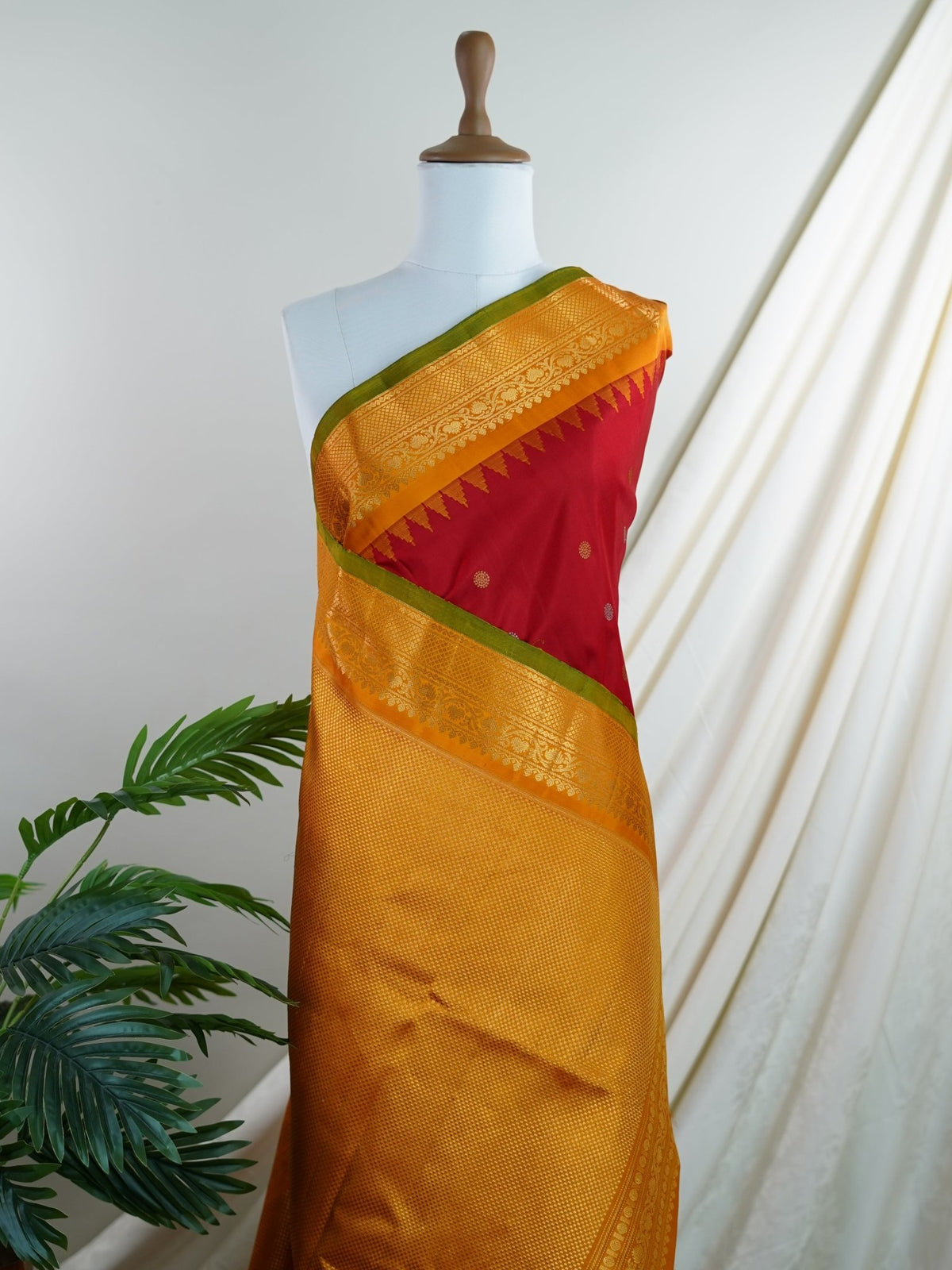Gadwal Silk Red 100% Pure Silk  - Manoranjitham Weaves - Handloom Store