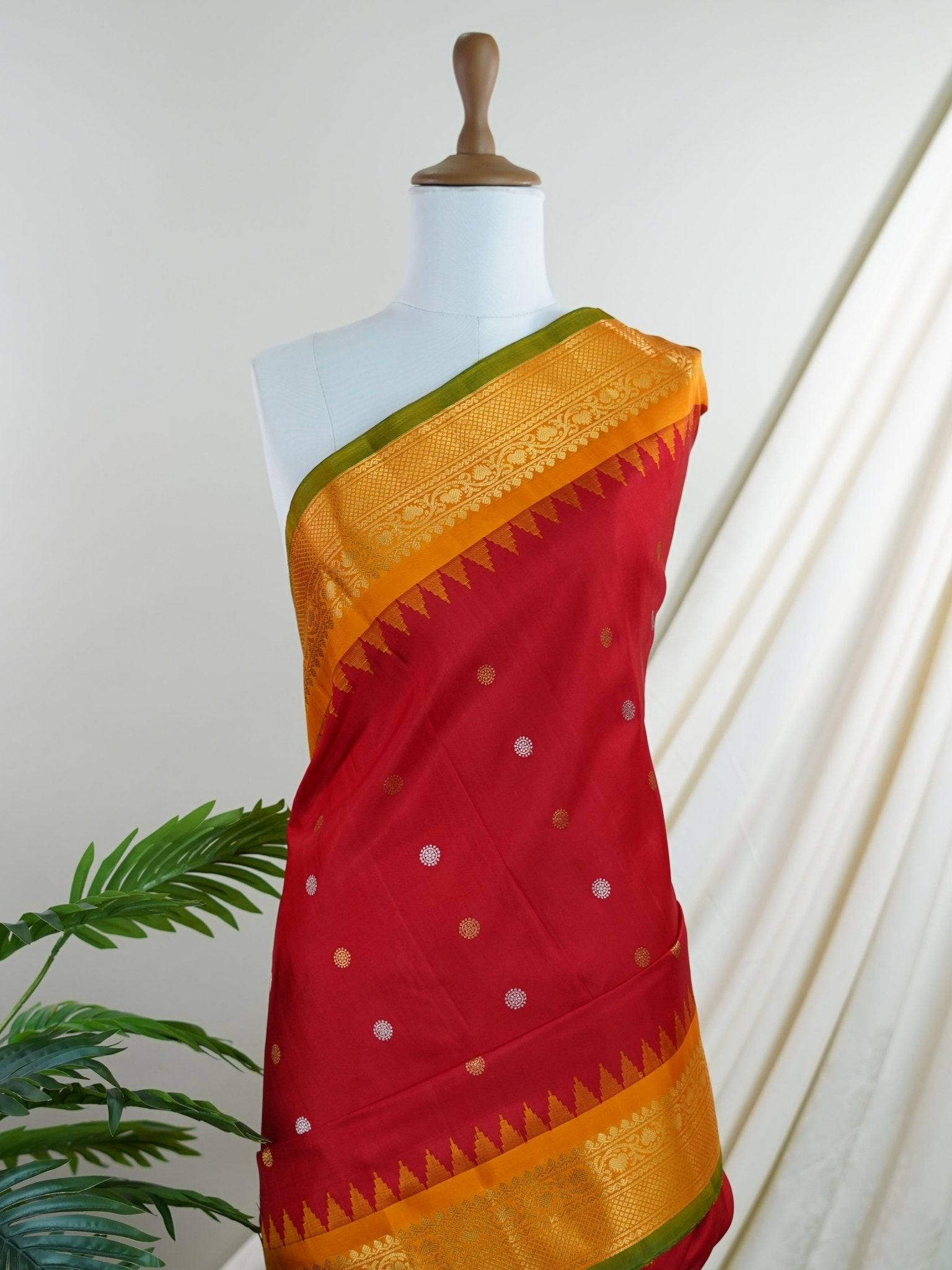 Gadwal Silk Red 100% Pure Silk  - Manoranjitham Weaves - Handloom Store