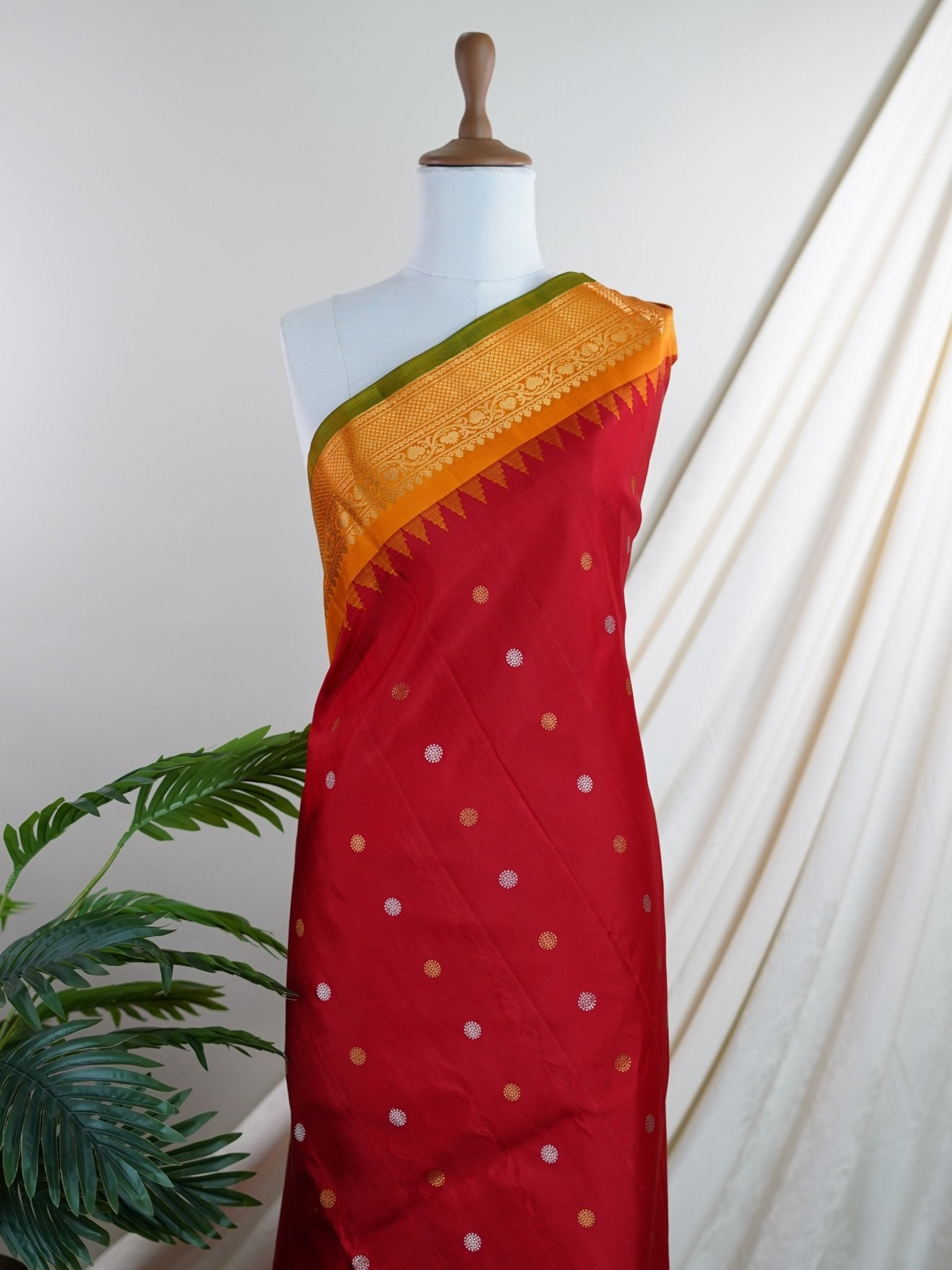 Gadwal Silk Red 100% Pure Silk  - Manoranjitham Weaves - Handloom Store