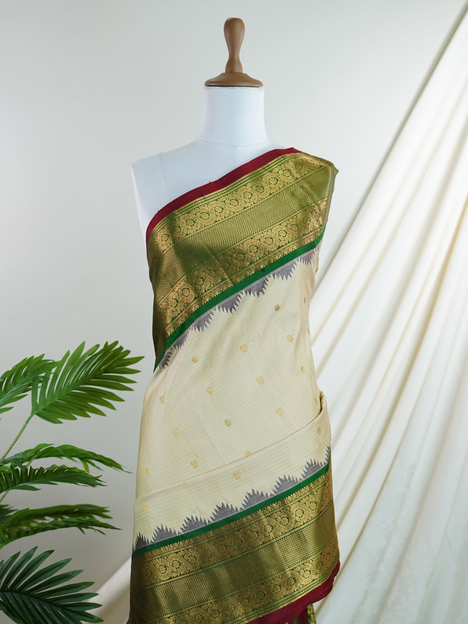 Gadwal Silk Dusty Oink 100% Pure Silk  - Manoranjitham Weaves - Handloom Store