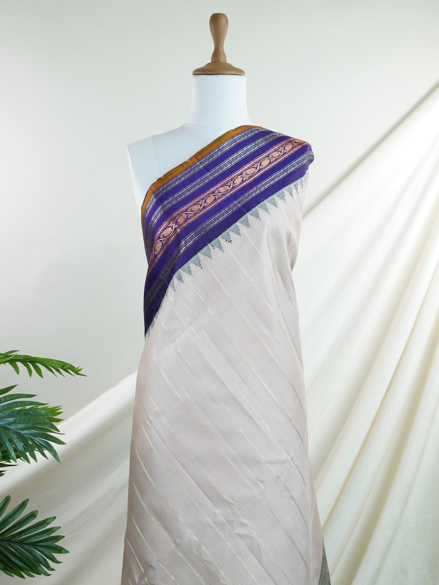 Gadwal Silk  100% Pure Silk  - Manoranjitham Weaves - Handloom Store