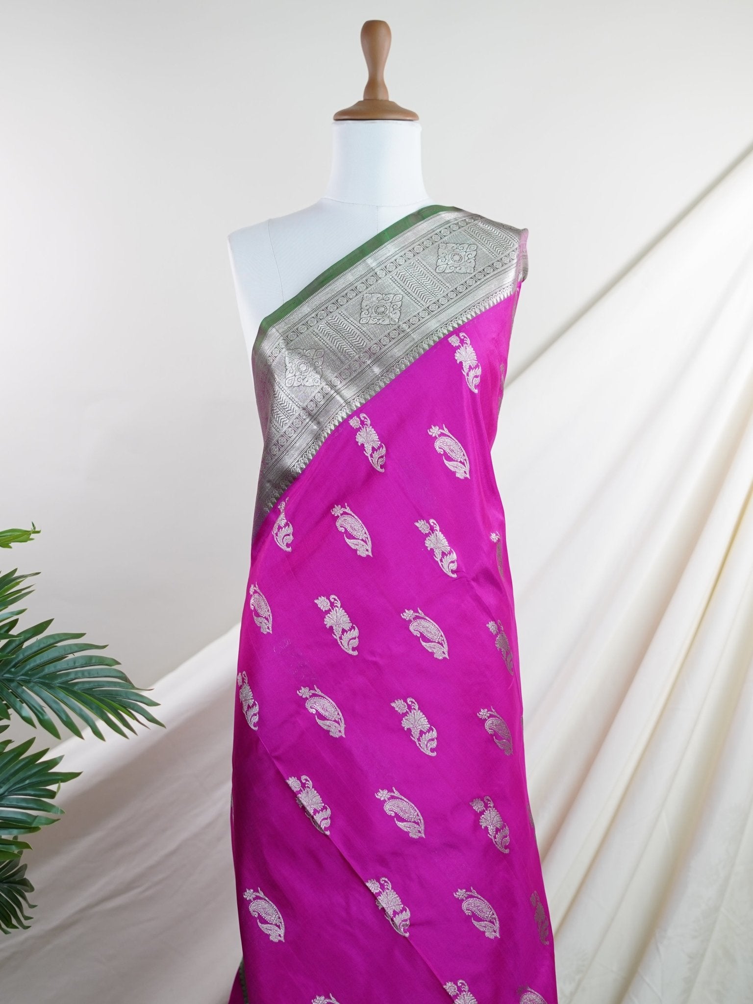 Venkatagiri Silk  100% Pure Silk  - Manoranjitham Weaves - Handloom Store