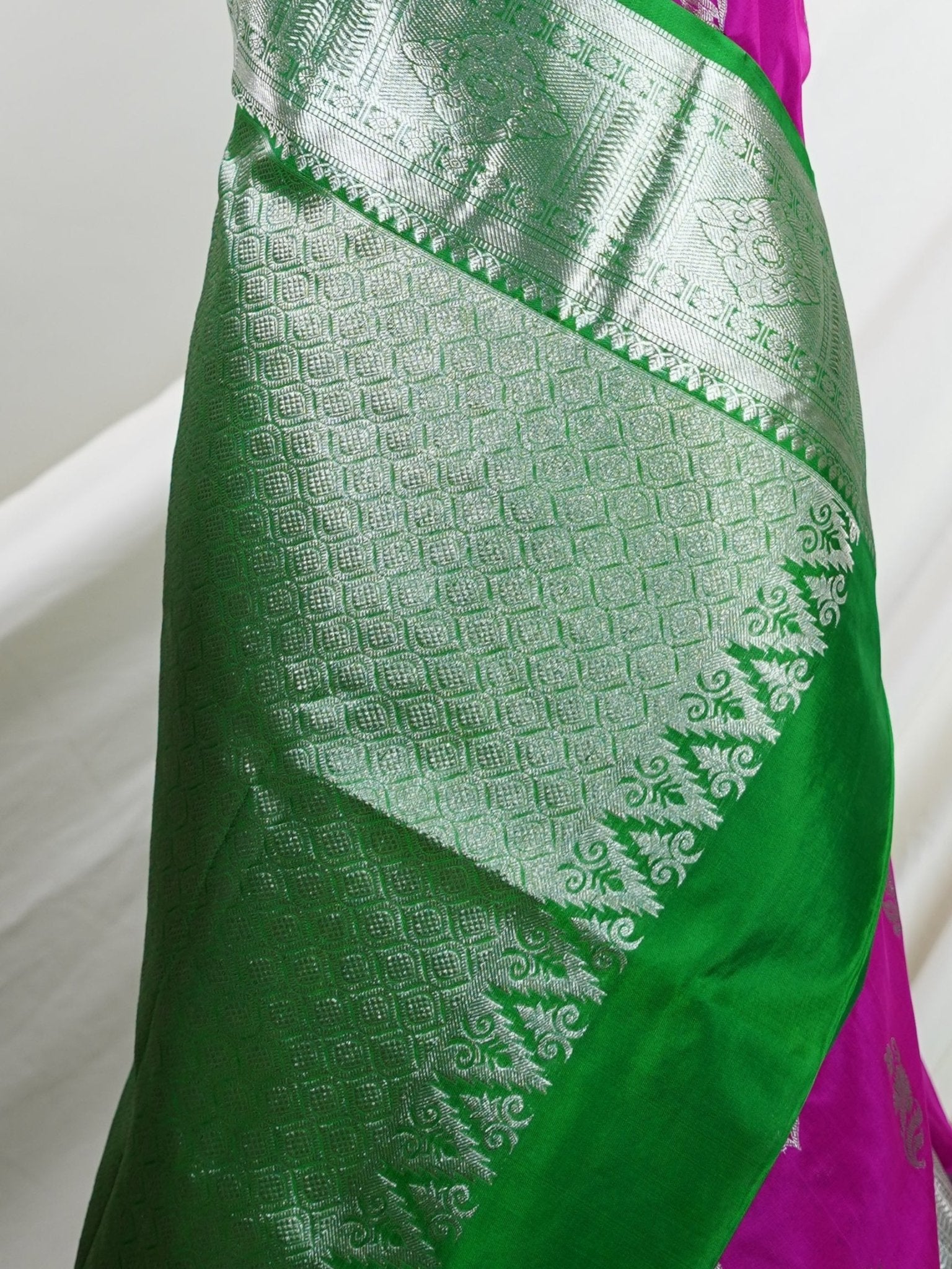 Venkatagiri Silk  100% Pure Silk  - Manoranjitham Weaves - Handloom Store