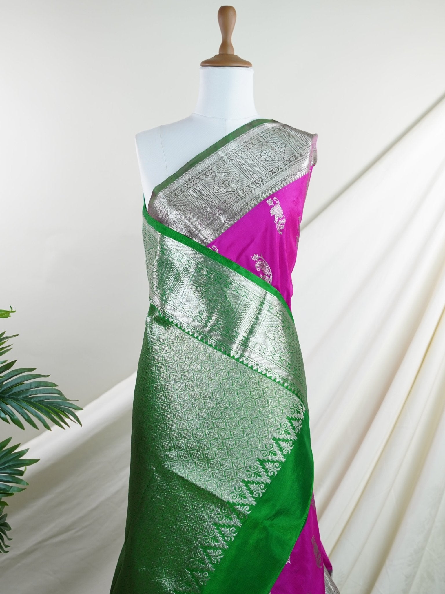 Venkatagiri Silk  100% Pure Silk  - Manoranjitham Weaves - Handloom Store