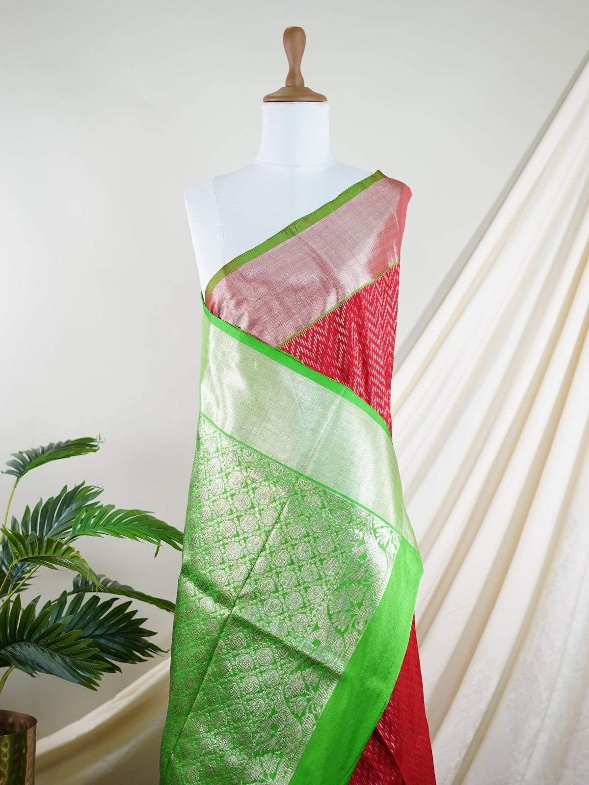 Venkatagiri Silk Red 100% Pure Silk  - Manoranjitham Weaves - Handloom Store