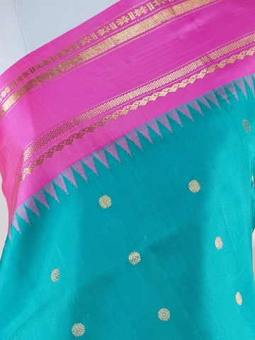 Gadwal Silk This Gadwal silk saree, adorned in Cyan and detailed with Pure Zari weaving, reflects the grandeur of Gadwal. The timeless Buttis motifs enhance its bridal charm. A perfect blend of luxury and tradition, it is designed for those who appreciate fine craftsmanship. Nattakurinji - Manoranjitham Weaves - Handloom Store