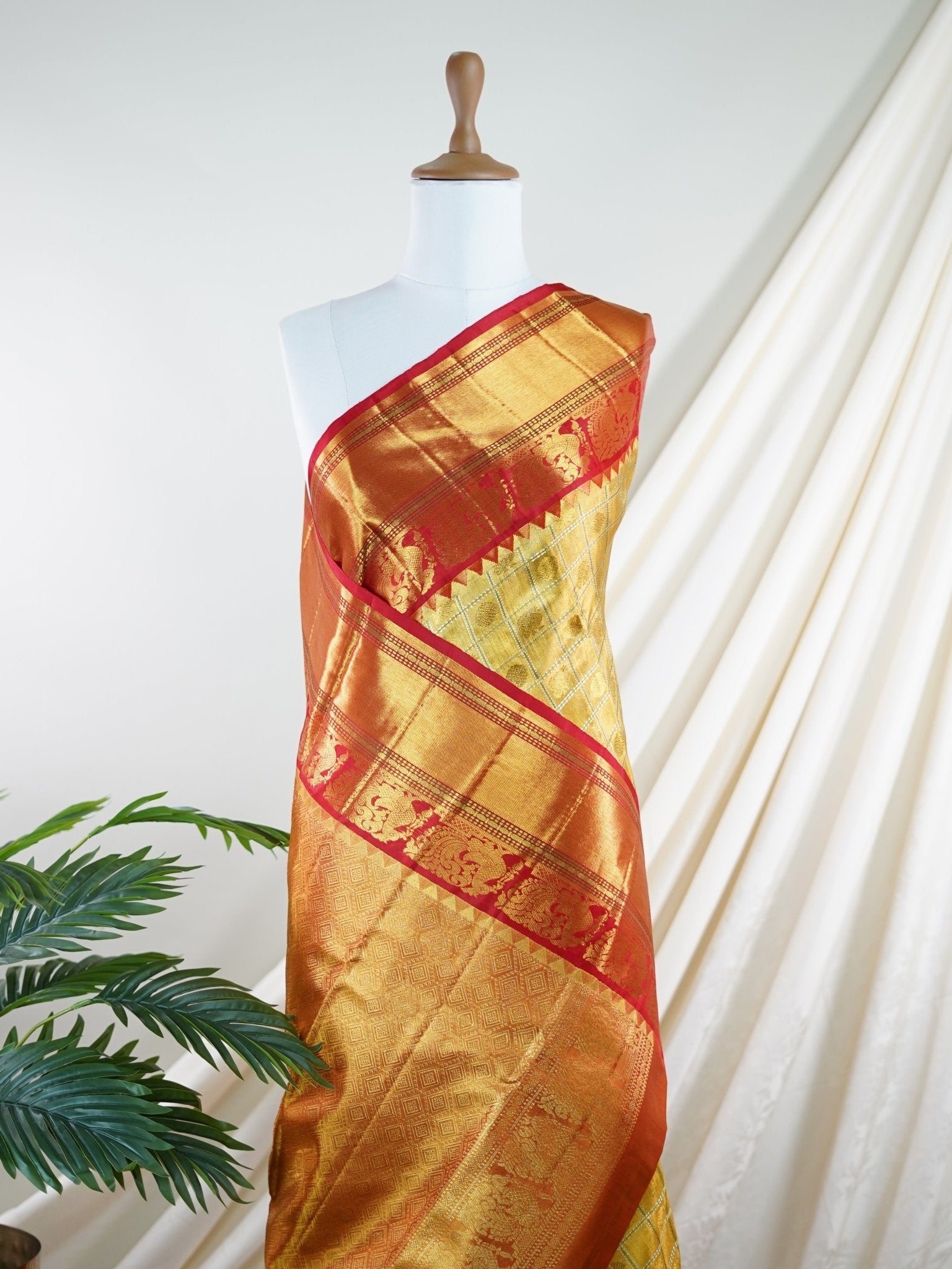 Kanchipuram Silk Gold 100% Pure Silk  - Manoranjitham Weaves - Handloom Store