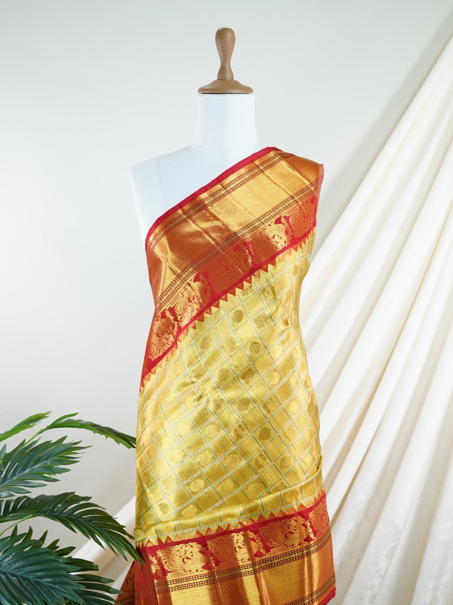 Kanchipuram Silk Gold 100% Pure Silk  - Manoranjitham Weaves - Handloom Store