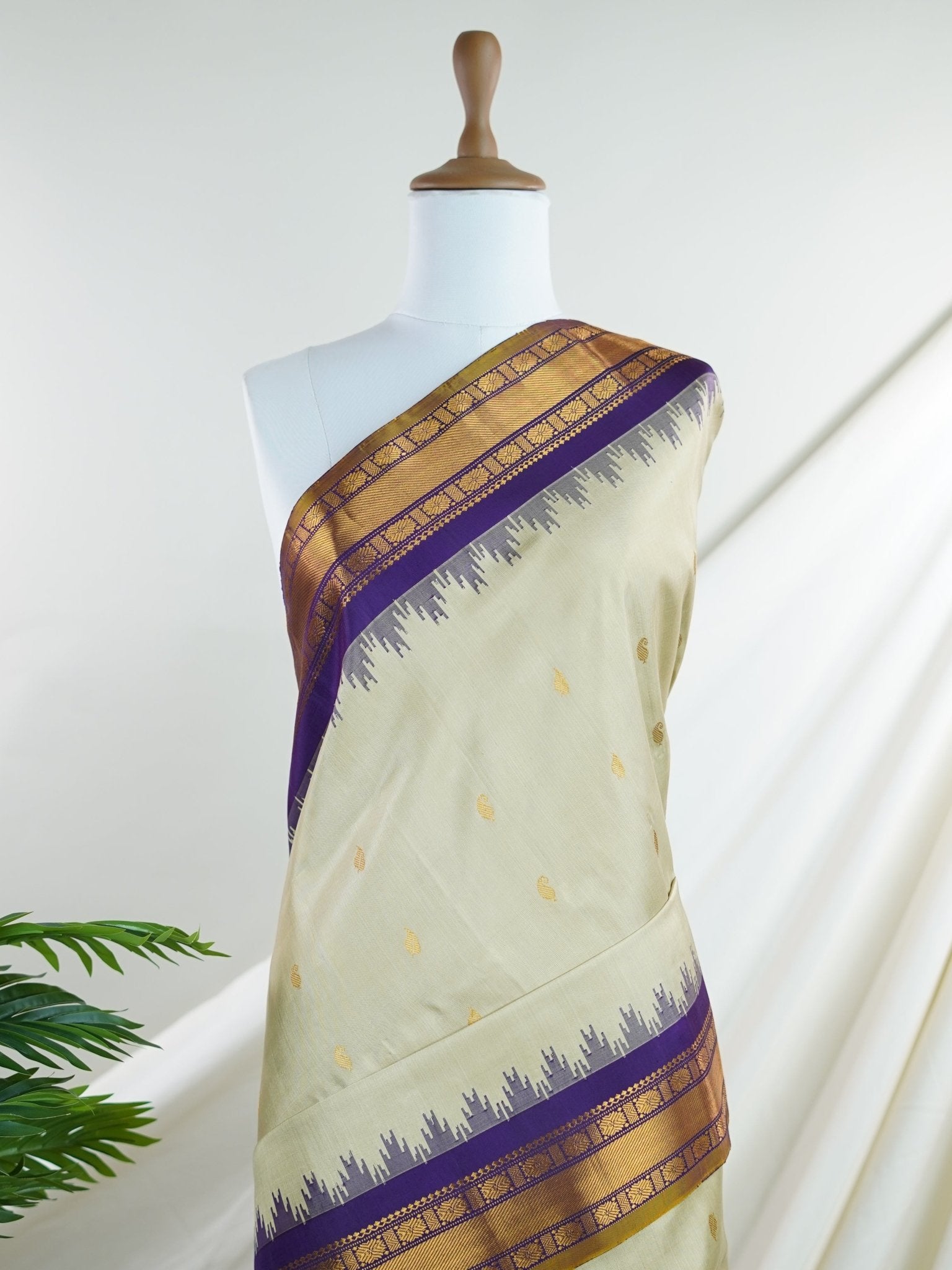 Gadwal Silk  100% Pure Silk  - Manoranjitham Weaves - Handloom Store
