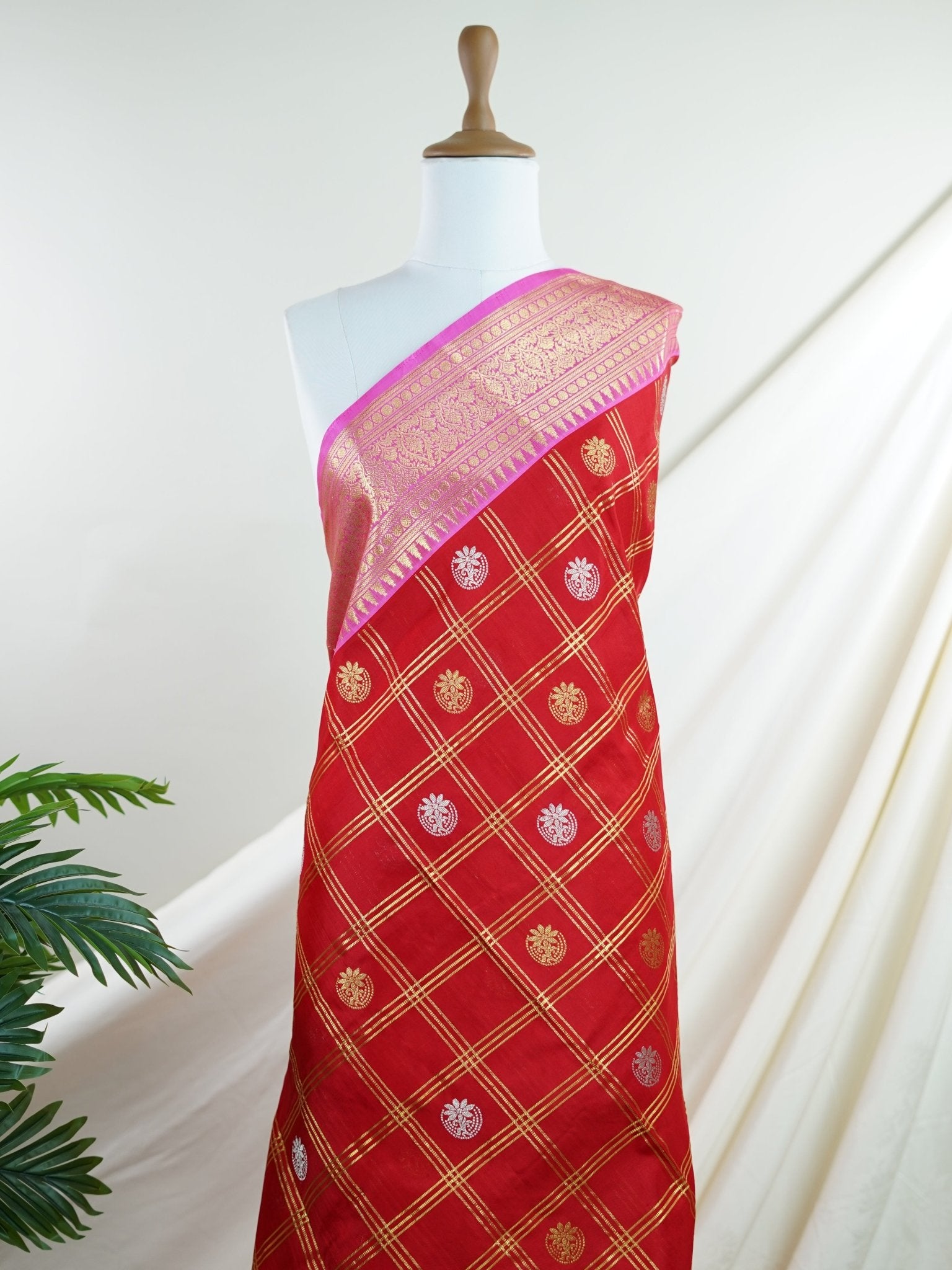 Venkatagiri Silk  100% Pure Silk  - Manoranjitham Weaves - Handloom Store