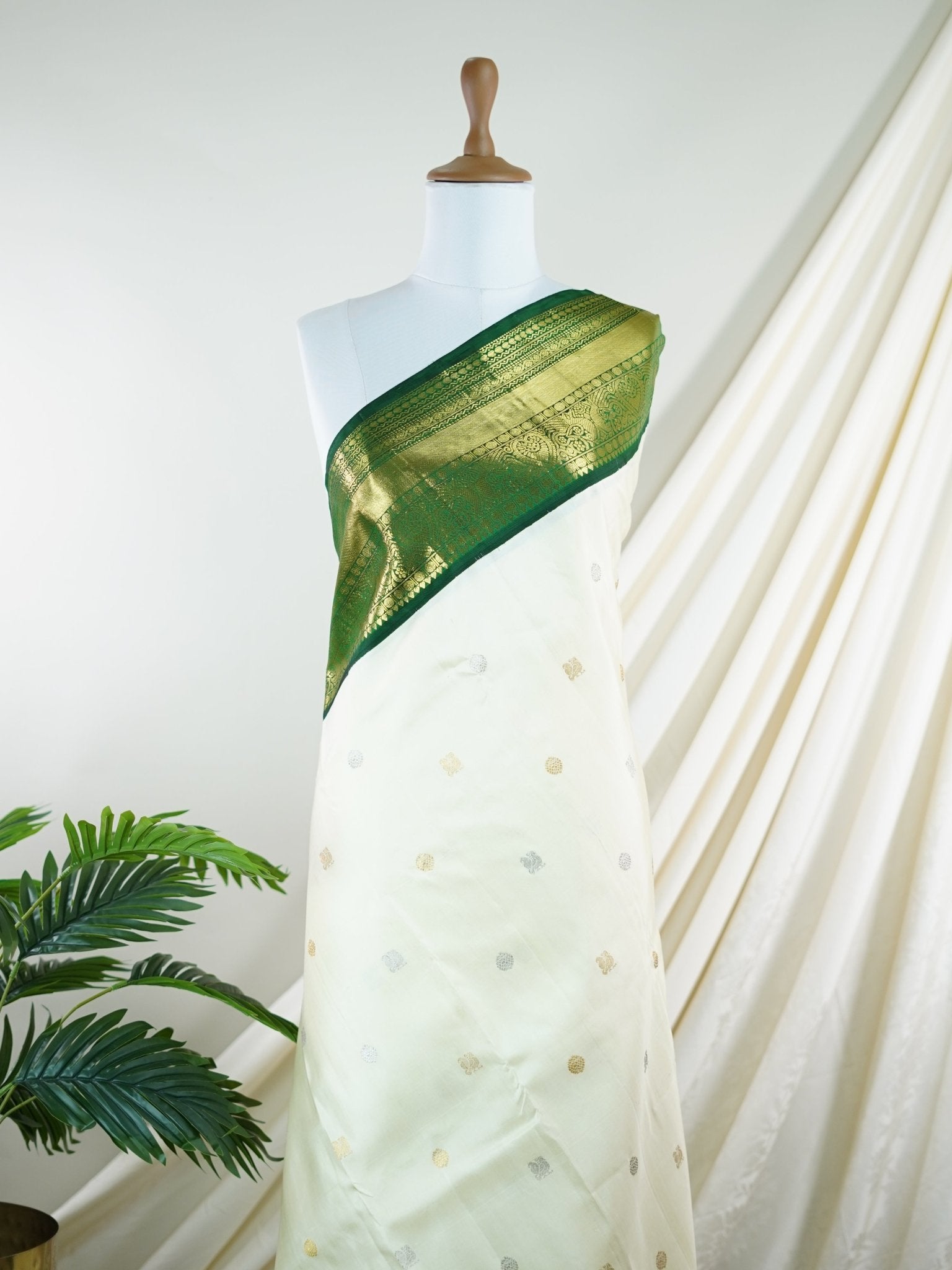 Kanchipuram Silk White 100% Pure Silk  - Manoranjitham Weaves - Handloom Store