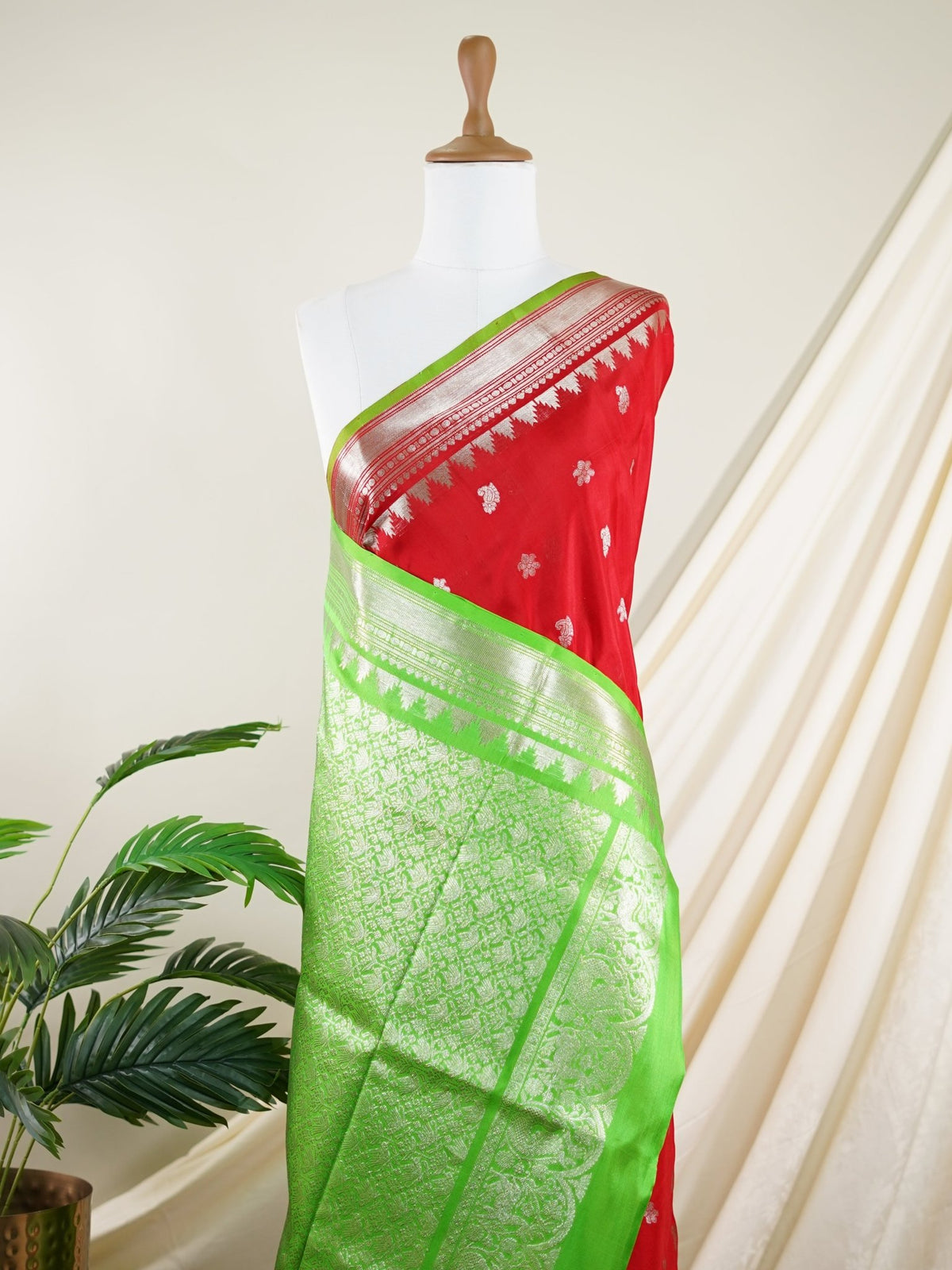 Venkatagiri Silk Red 100% Pure Silk  - Manoranjitham Weaves - Handloom Store