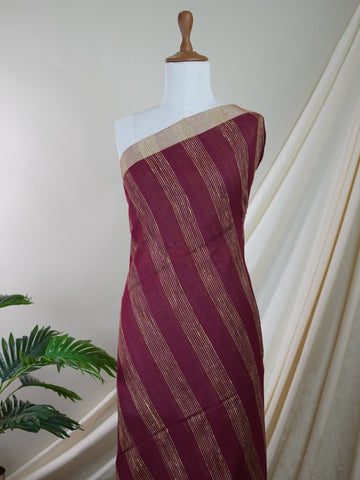 Handspun Cotton A masterpiece from Gujarat, this Handpsun Cotton saree in Maroon is a tribute to India's rich handloom legacy. The nan weaving and Handwork motifs make it a perfect choice for brides and celebrations. Every thread speaks of elegance, tradition, and the skilled hands that bring this saree to life. Rageshree - Maroon Handloom Cotton Saree | Zari Border | Traditional - Manoranjitham Weaves - Handloom Store