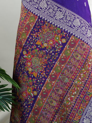 Georgette This Tussar Georgette saree from Varanasi brings together the textured richness of tussar silk with the fluid grace of georgette. Woven on a powerloom, it drapes light and airy, perfect for effortless elegance. Ideal for both day events and evening gatherings, it reflects quiet sophistication with a modern twist on tradition. Rathi - Georgette Saree | Handwoven | Varanasi - Manoranjitham Weaves - Handloom Store