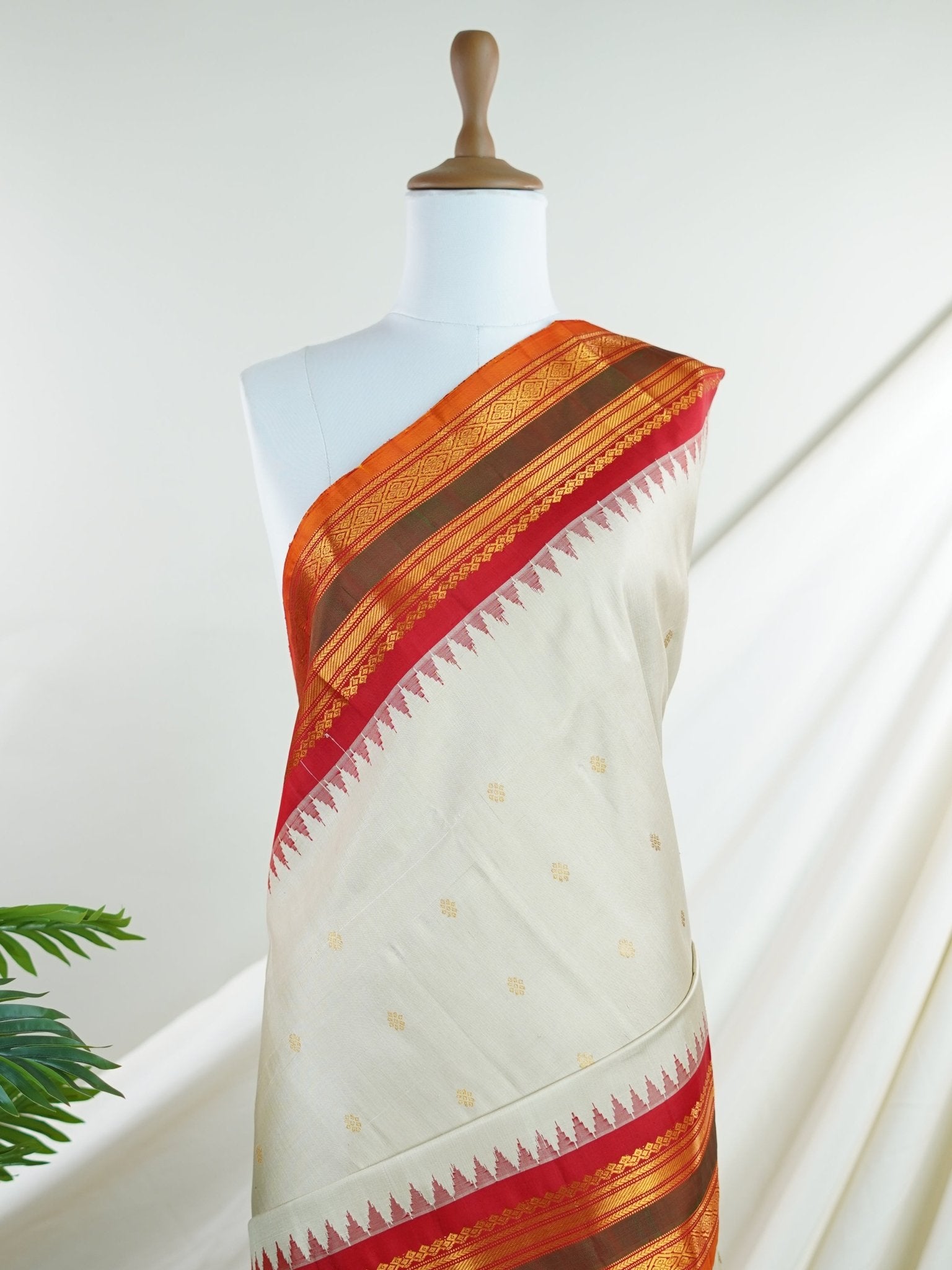 Gadwal Silk  100% Pure Silk  - Manoranjitham Weaves - Handloom Store