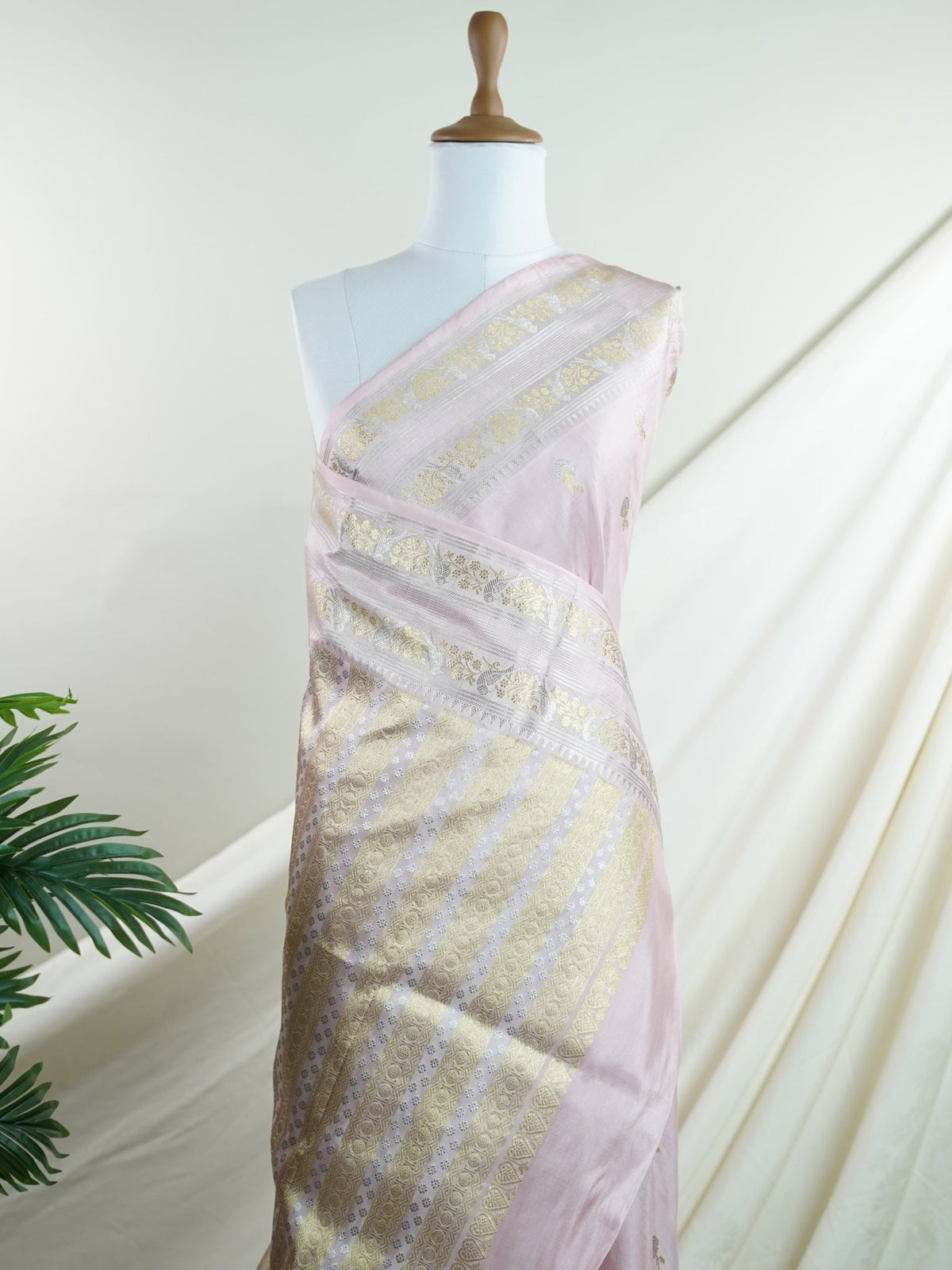 Venkatagiri Silk  100% Pure Silk  - Manoranjitham Weaves - Handloom Store