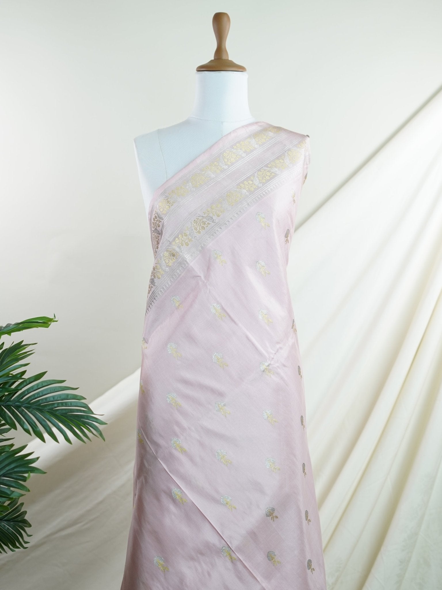 Venkatagiri Silk  100% Pure Silk  - Manoranjitham Weaves - Handloom Store