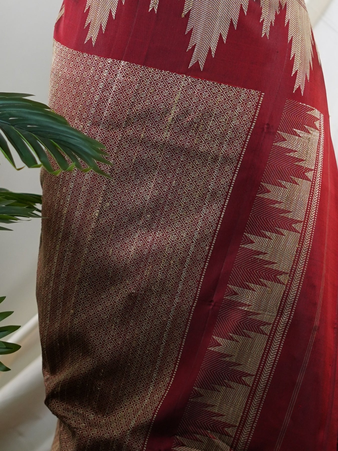 Gadwal Silk Deep Maroon 100% Pure Silk  - Manoranjitham Weaves - Handloom Store