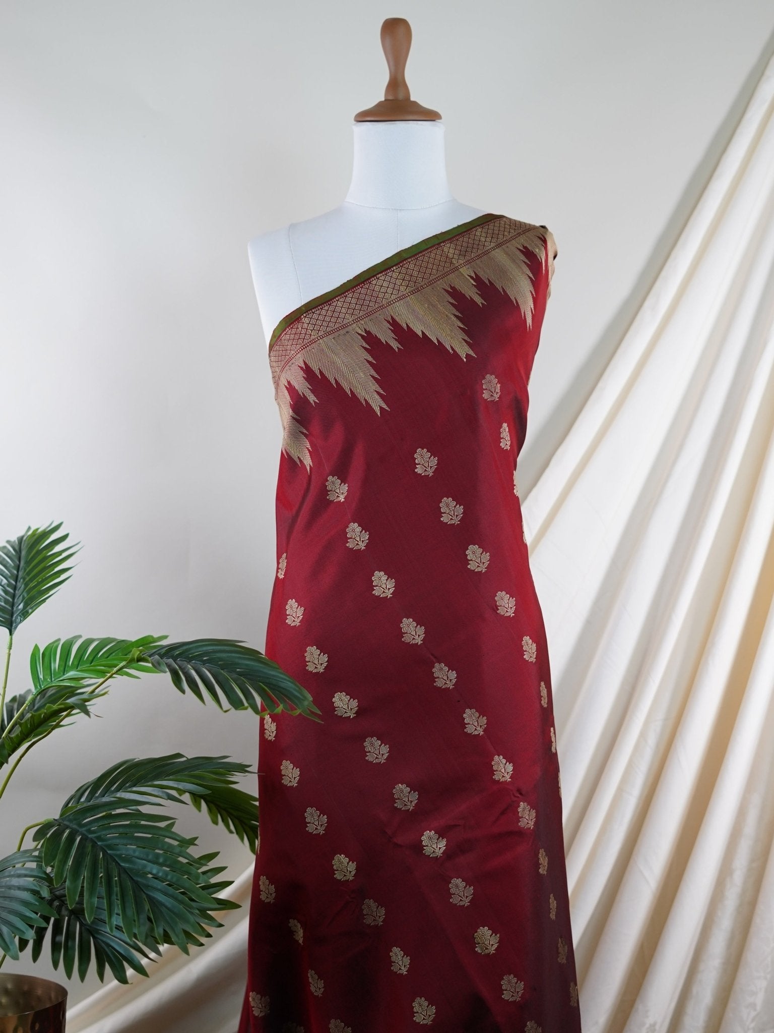 Gadwal Silk Deep Maroon 100% Pure Silk  - Manoranjitham Weaves - Handloom Store