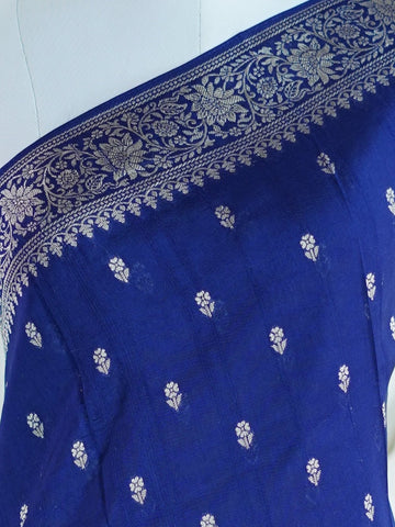Georgette This Tussar Georgette saree from Varanasi brings together the textured richness of tussar silk with the fluid grace of georgette. Woven on a powerloom, it drapes light and airy, perfect for effortless elegance. Ideal for both day events and evening gatherings, it reflects quiet sophistication with a modern twist on tradition. Sathyavathi - Georgette Saree | Handwoven | Varanasi - Manoranjitham Weaves - Handloom Store