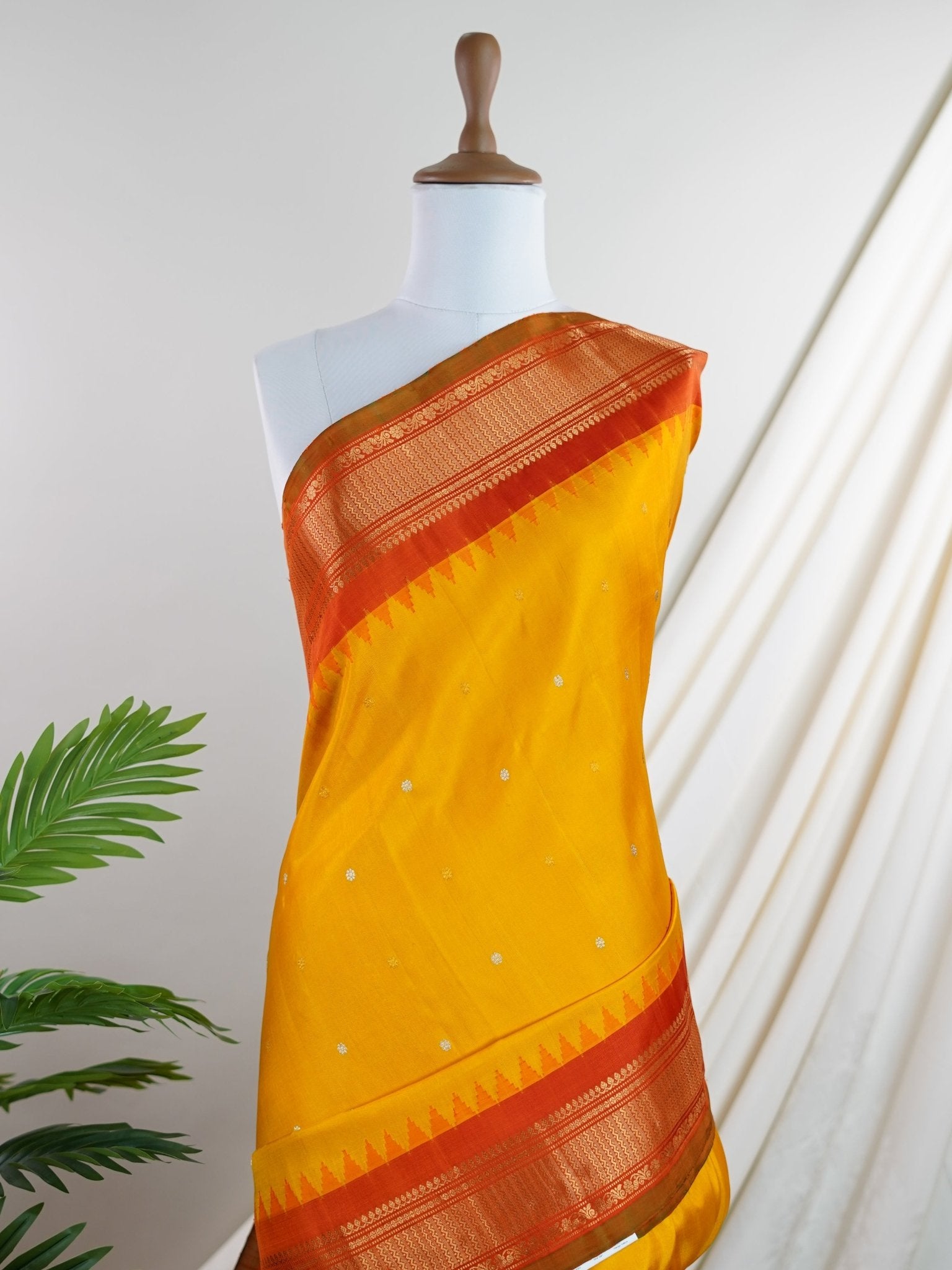 Gadwal Silk Mango Yellow 100% Pure Silk  - Manoranjitham Weaves - Handloom Store