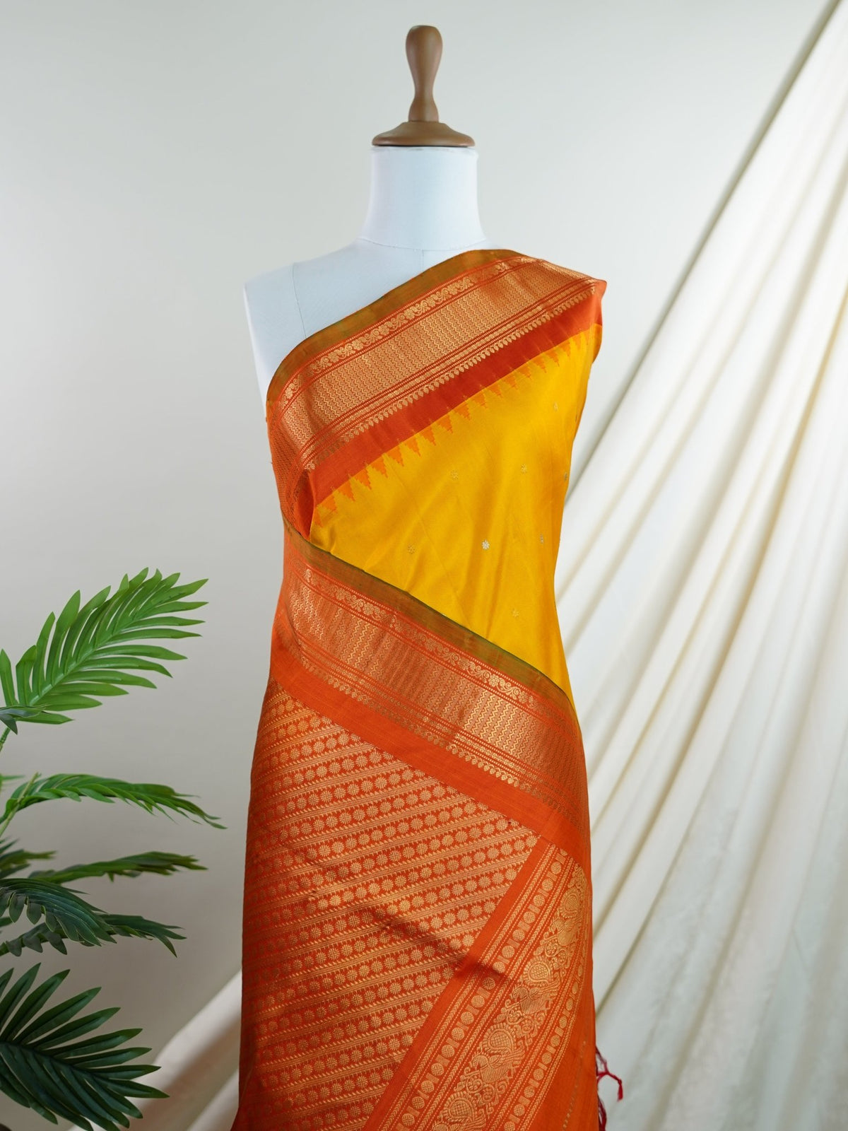 Gadwal Silk Mango Yellow 100% Pure Silk  - Manoranjitham Weaves - Handloom Store